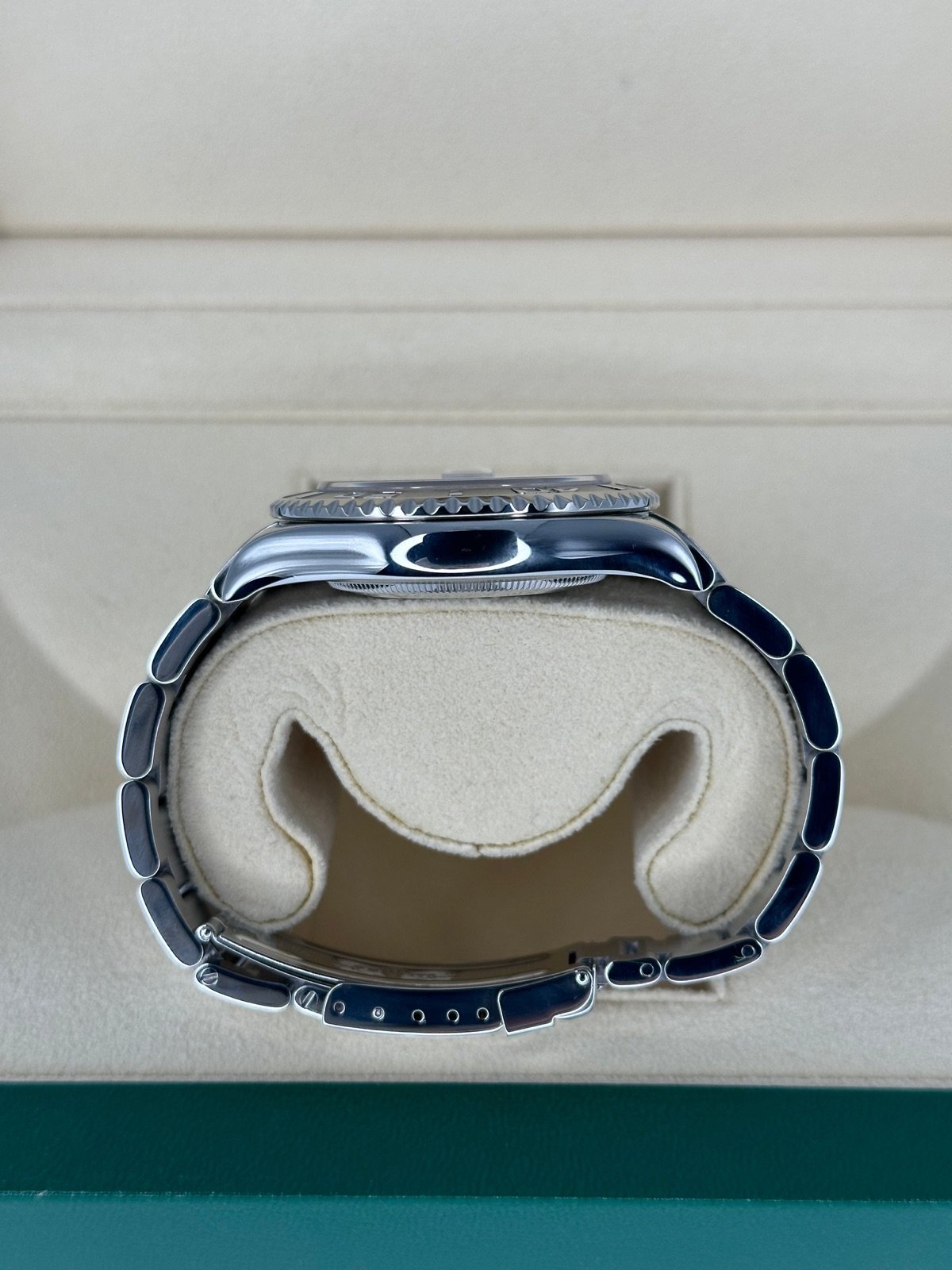 2004 Rolex Yacht-Master 40mm 16622 Platinum Bezel and Dial - Image 10