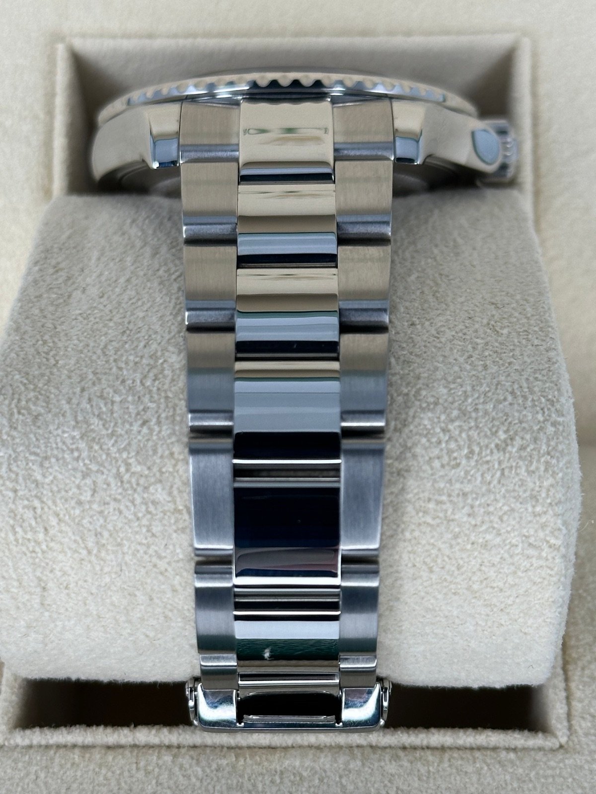 2004 Rolex Yacht-Master 40mm 16622 Platinum Bezel and Dial - Image 3