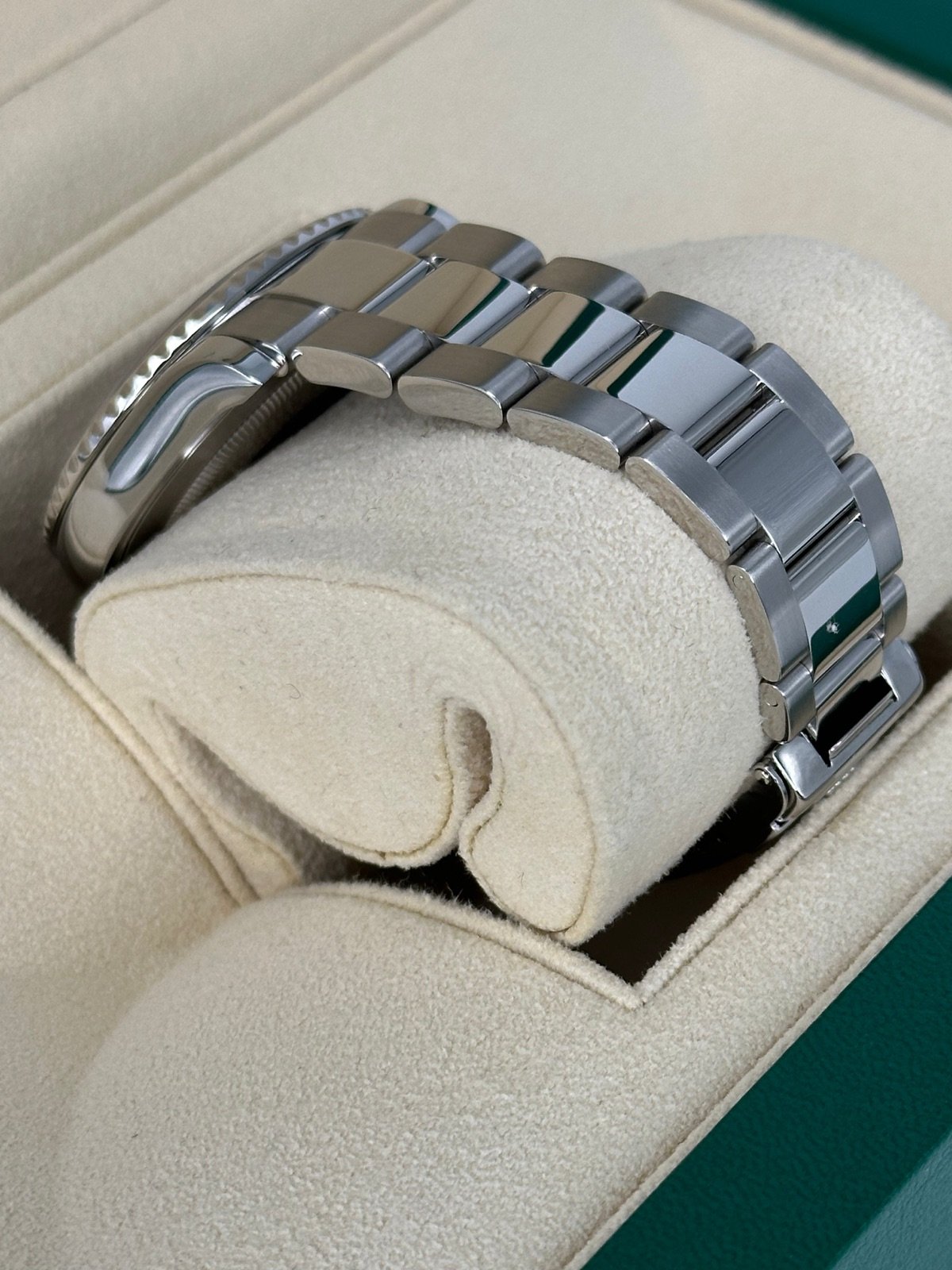 2004 Rolex Yacht-Master 40mm 16622 Platinum Bezel and Dial - Image 5