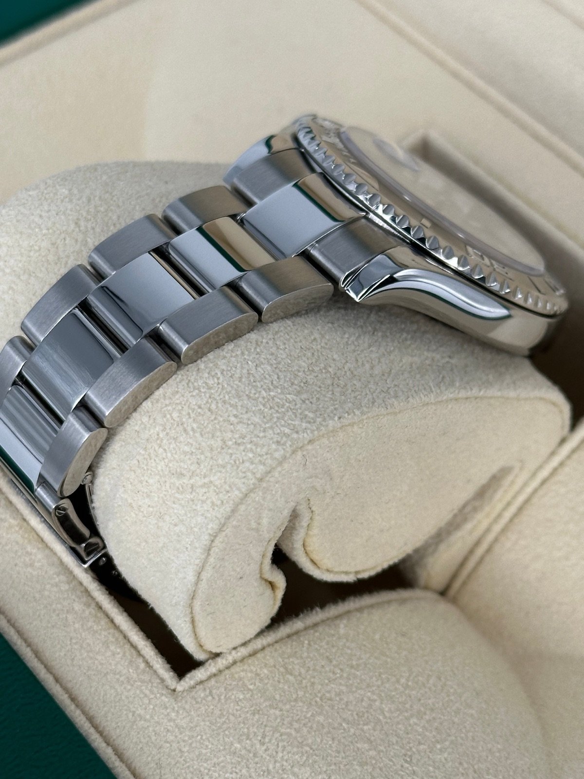 2004 Rolex Yacht-Master 40mm 16622 Platinum Bezel and Dial - Image 7