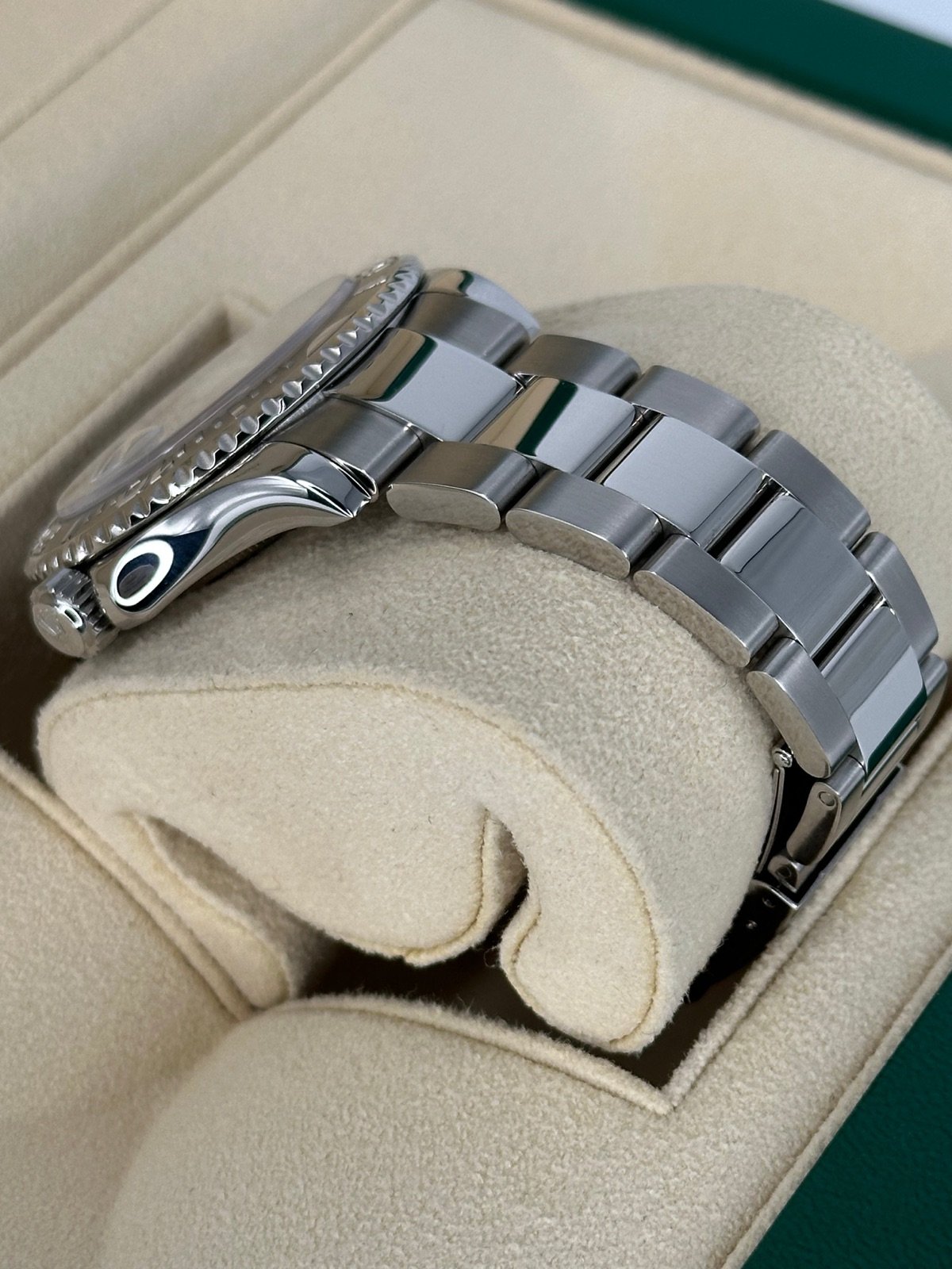 2004 Rolex Yacht-Master 40mm 16622 Platinum Bezel and Dial - Image 8