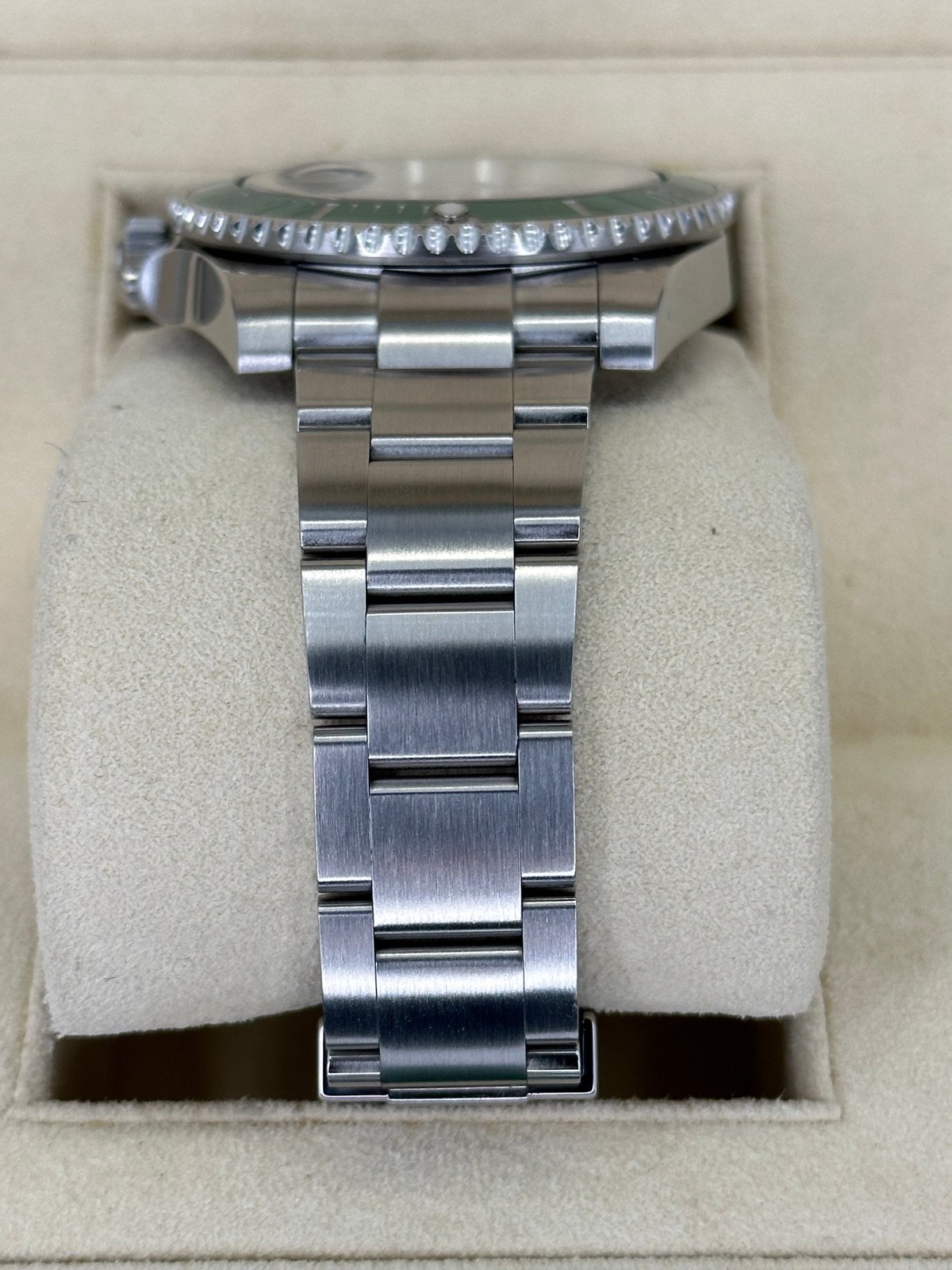 2016 Rolex Submariner “Hulk” 40mm 116610LV Green Dial - Image 4