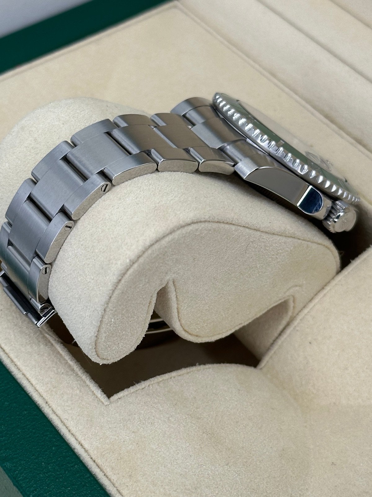 2016 Rolex Submariner “Hulk” 40mm 116610LV Green Dial - Image 5