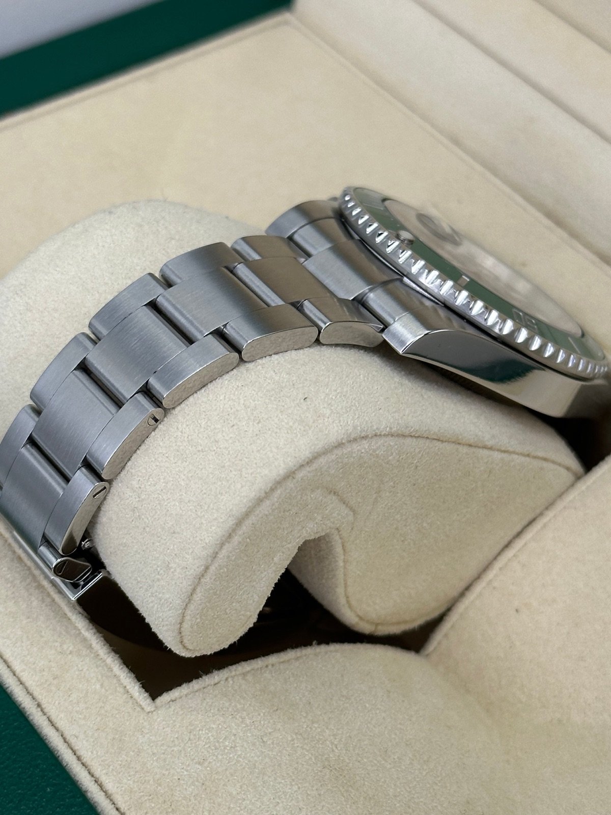 2016 Rolex Submariner “Hulk” 40mm 116610LV Green Dial - Image 7