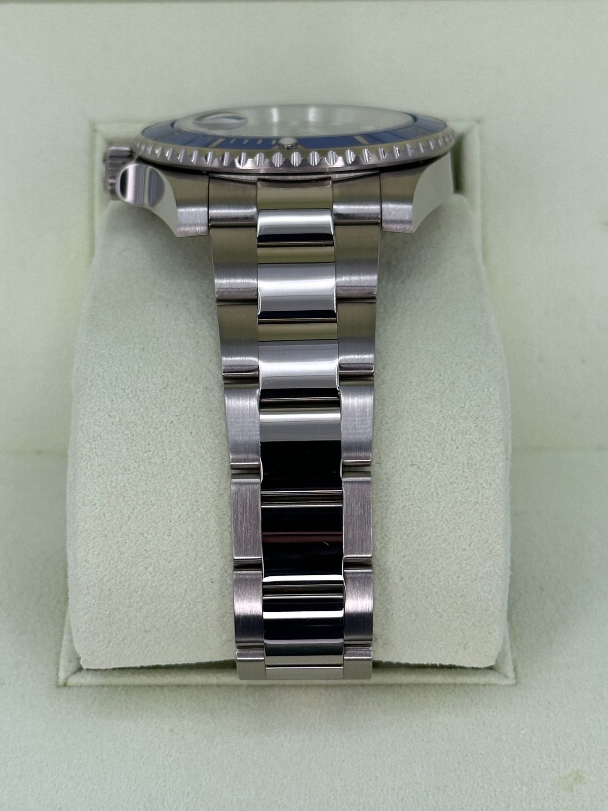 2009 Rolex Submariner “Smurf” 40mm 116619LB White Gold Blue Dial - Image 4