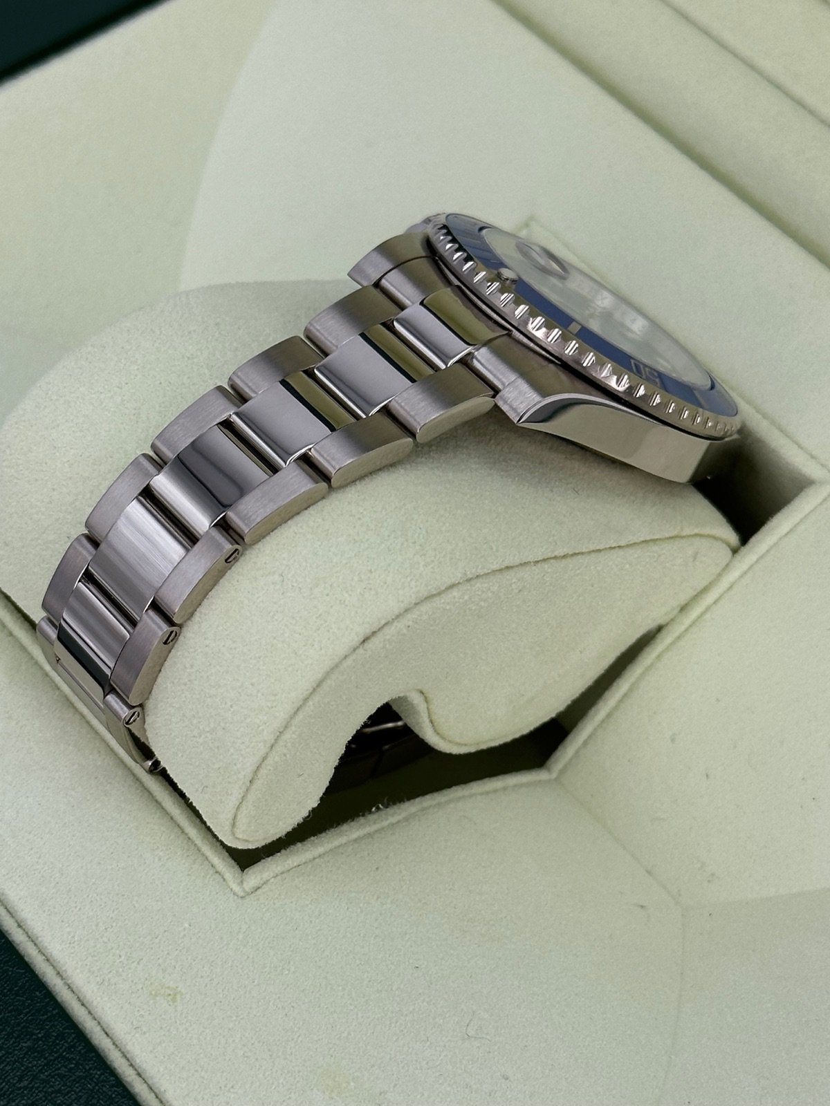 2009 Rolex Submariner “Smurf” 40mm 116619LB White Gold Blue Dial - Image 7