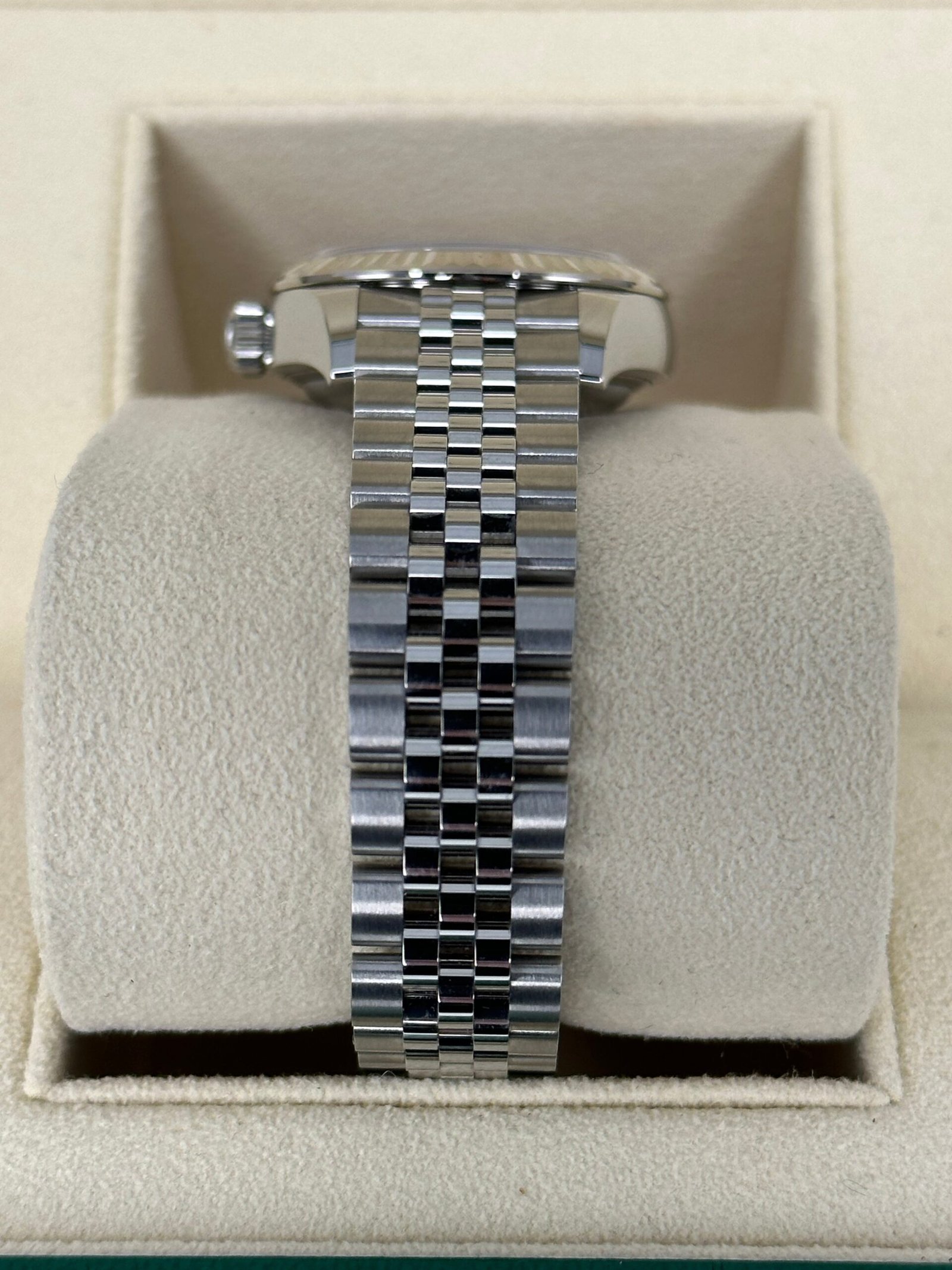 2022 Rolex Lady-Datejust 28mm 279174 Jubilee Mother of Pearl Diamond Dial - Image 4