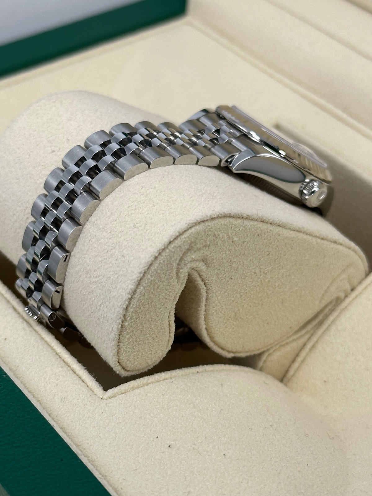 2022 Rolex Lady-Datejust 28mm 279174 Jubilee Mother of Pearl Diamond Dial - Image 5