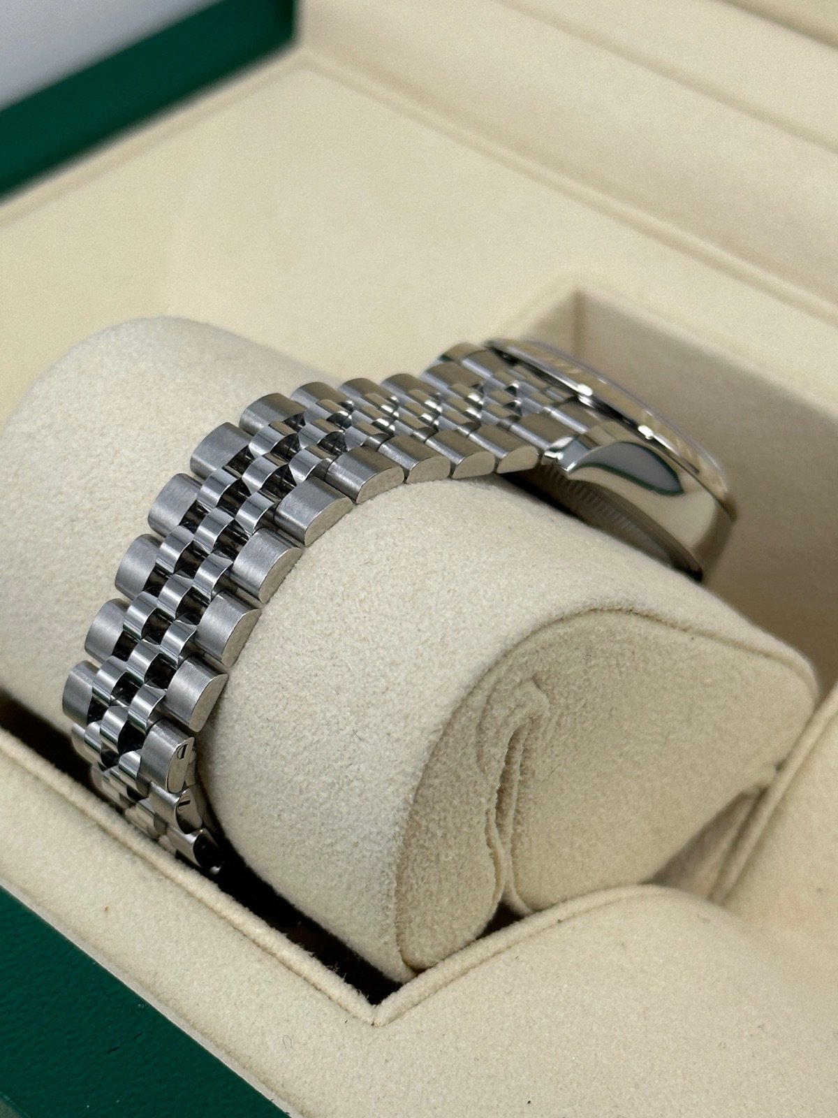 2022 Rolex Lady-Datejust 28mm 279174 Jubilee Mother of Pearl Diamond Dial - Image 7
