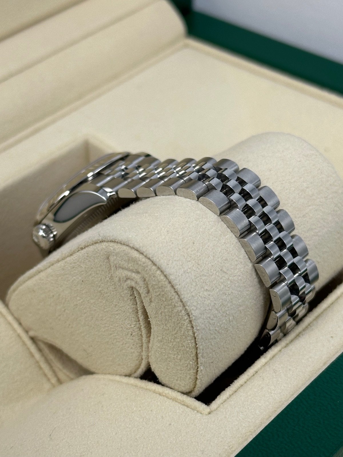 2022 Rolex Lady-Datejust 28mm 279174 Jubilee Mother of Pearl Diamond Dial - Image 8