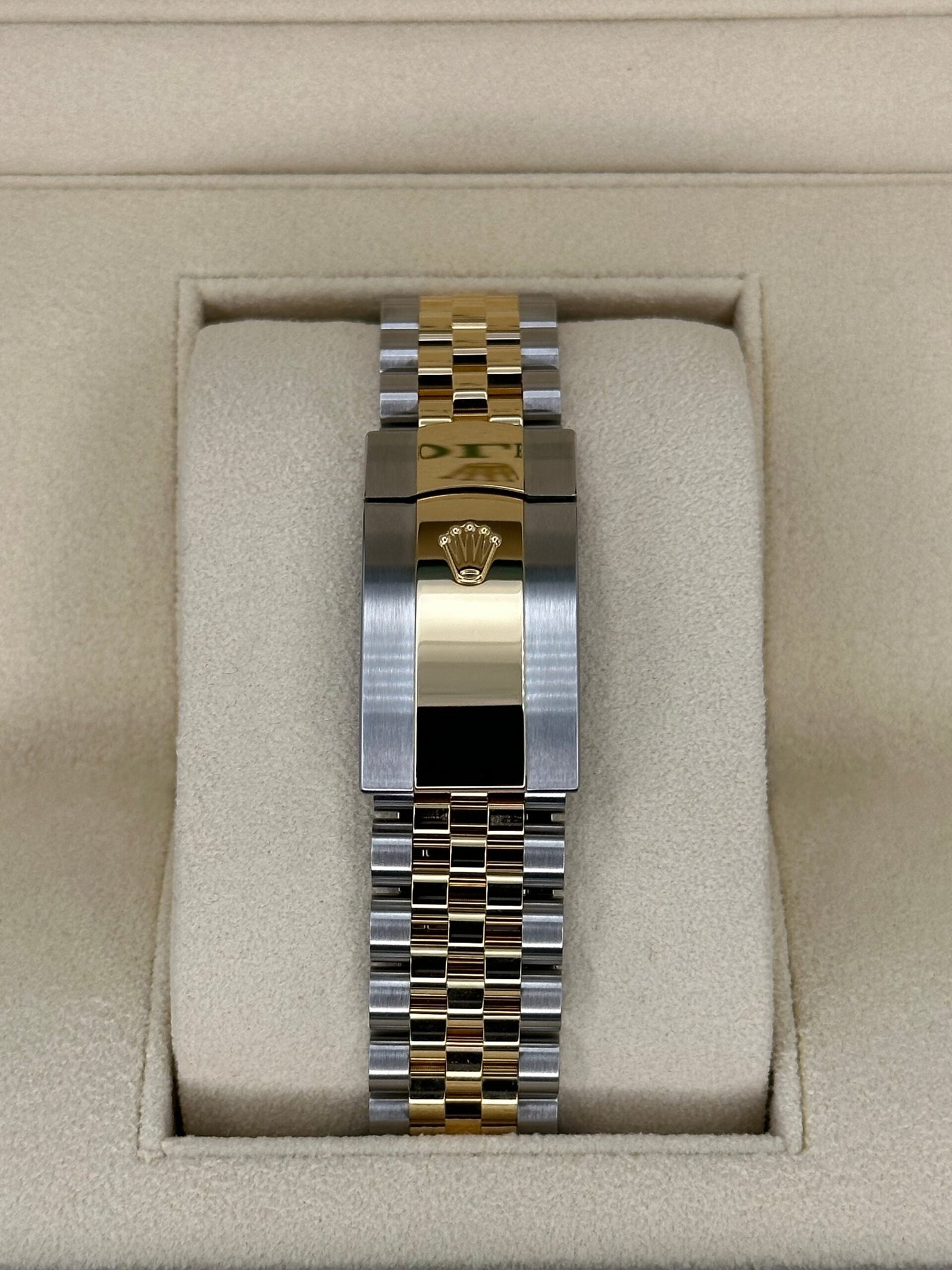 2023 Rolex Datejust 36mm 126233 Mother of Pearl Diamond Dial (Unworn) - Image 2