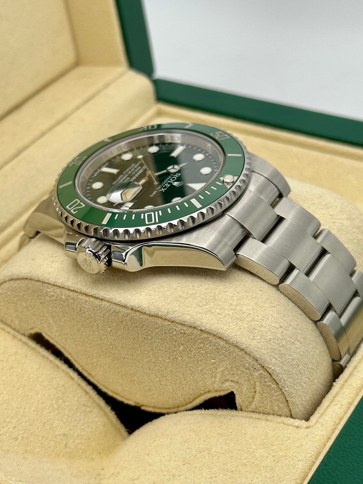2015 Rolex Submariner “Hulk” 40mm 116610LV Green Dial - Image 8