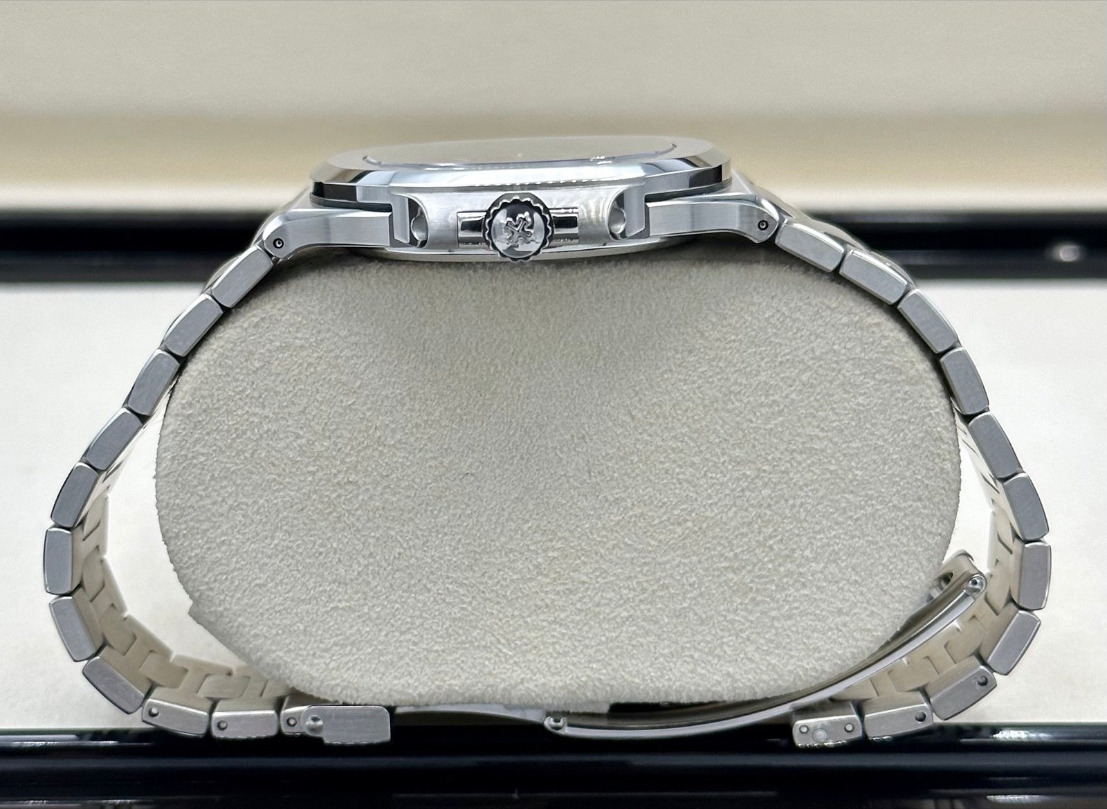 Patek Philippe 40mm 5711/1A-010 Nautilus Stainless Steel Blue Dial - Image 9