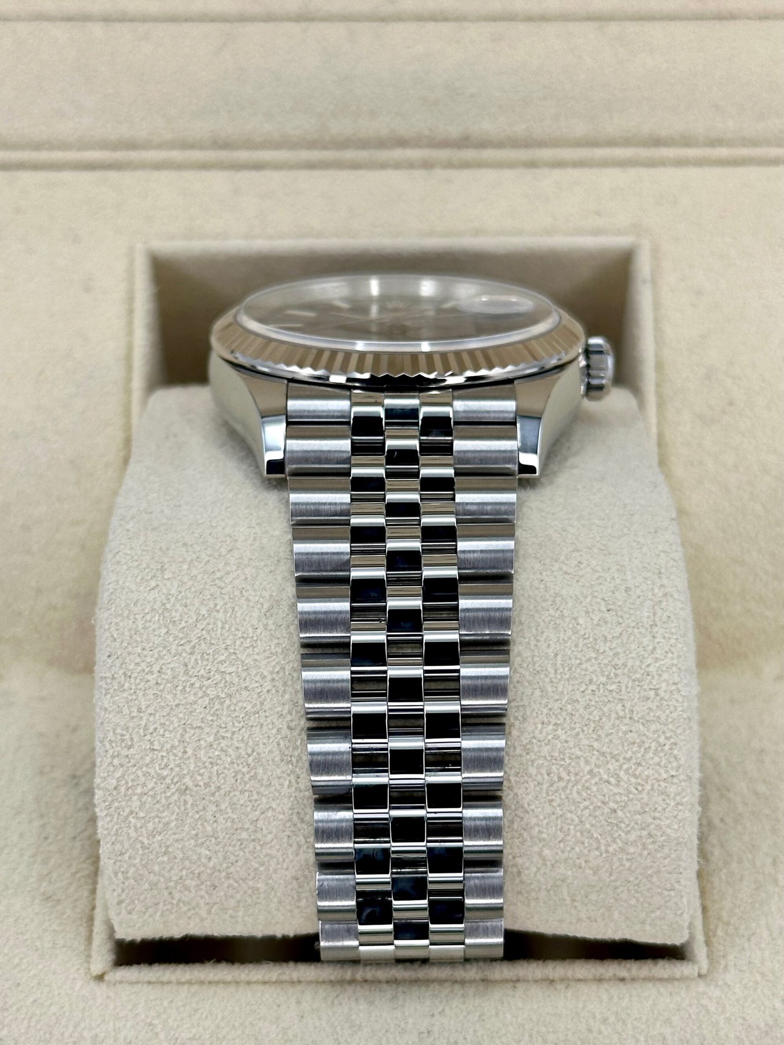 2022 Rolex Datejust 36mm 126234 Jubilee Blue Dial - Image 3