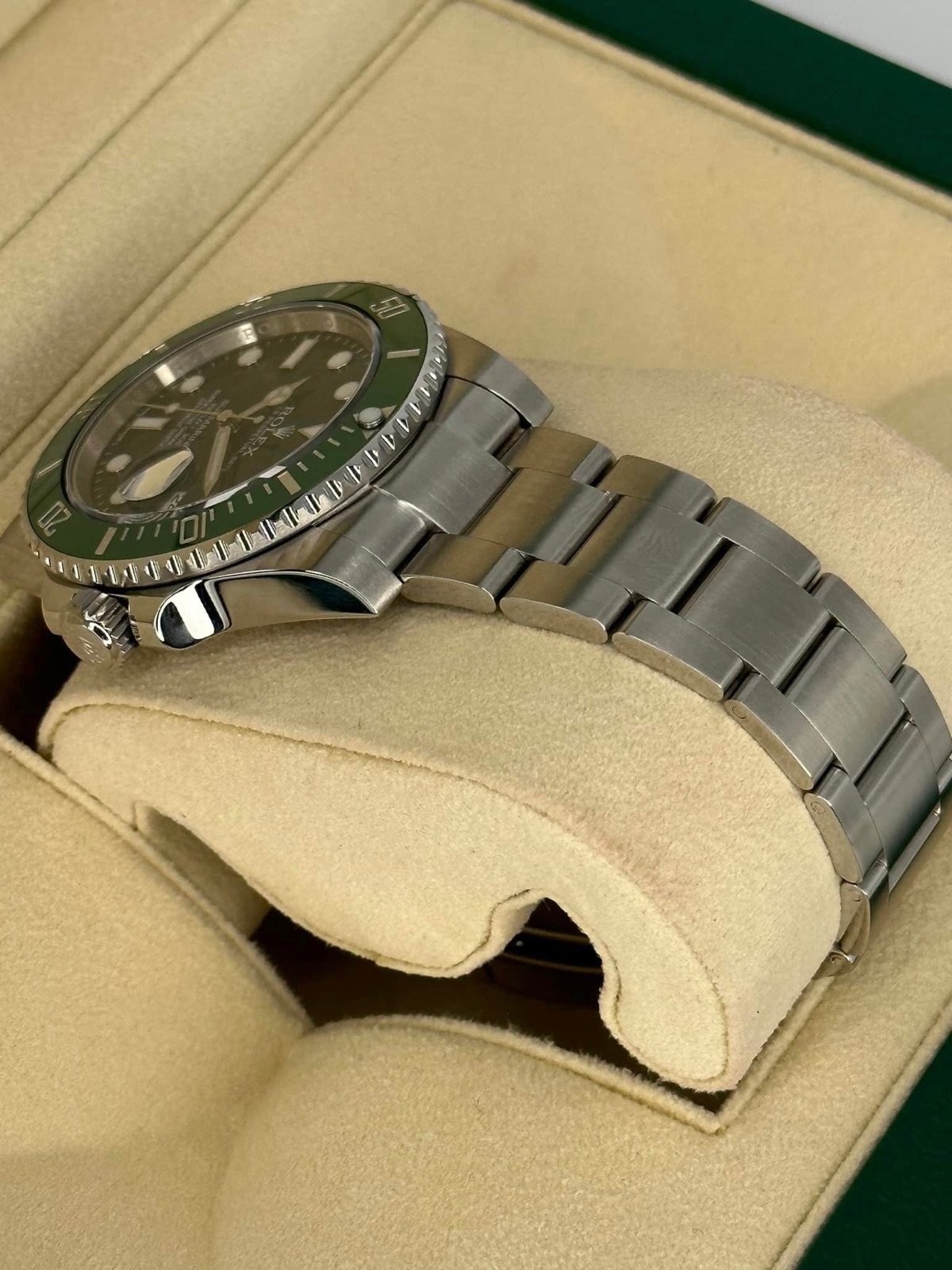 Rolex Submariner “Hulk” 116610LV 40mm Green Dial - Image 8