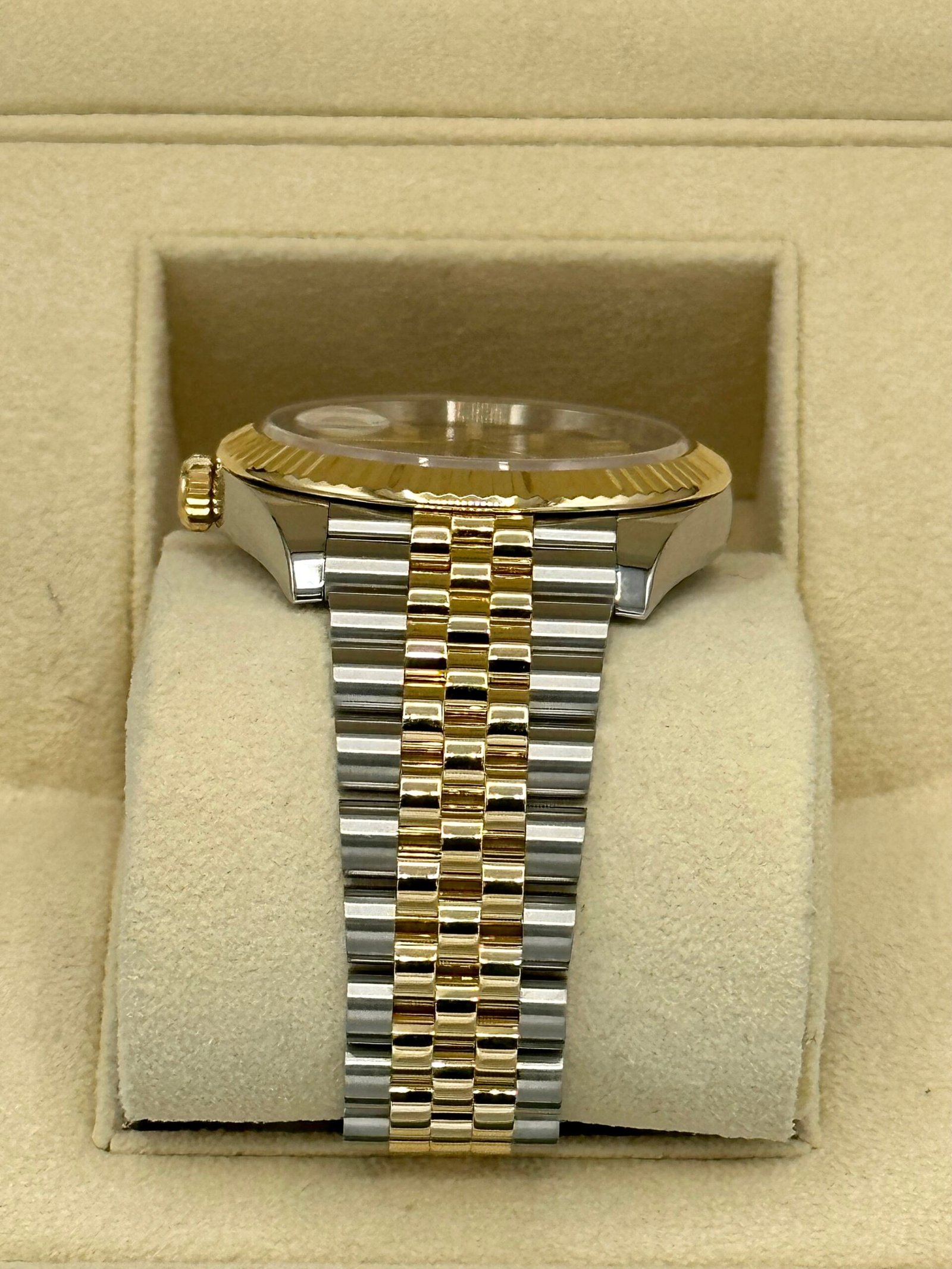 2021 Rolex Datejust 41mm 126333 Two-Tone Jubilee Champagne Stick Dial - Image 4