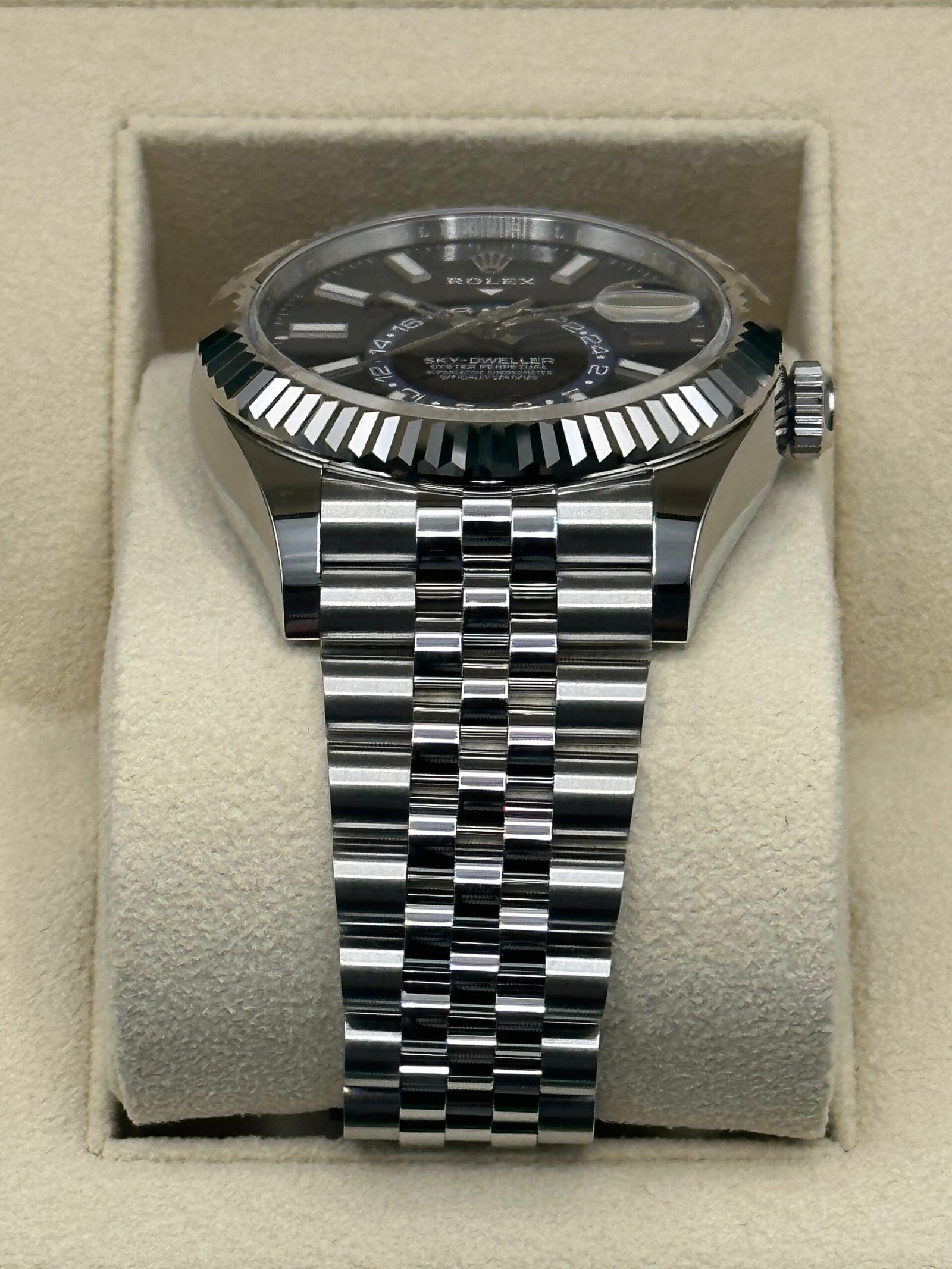 Rolex 2023 Sky-Dweller 42mm 326934 Jubilee Blue Dial (Unworn) - Image 4