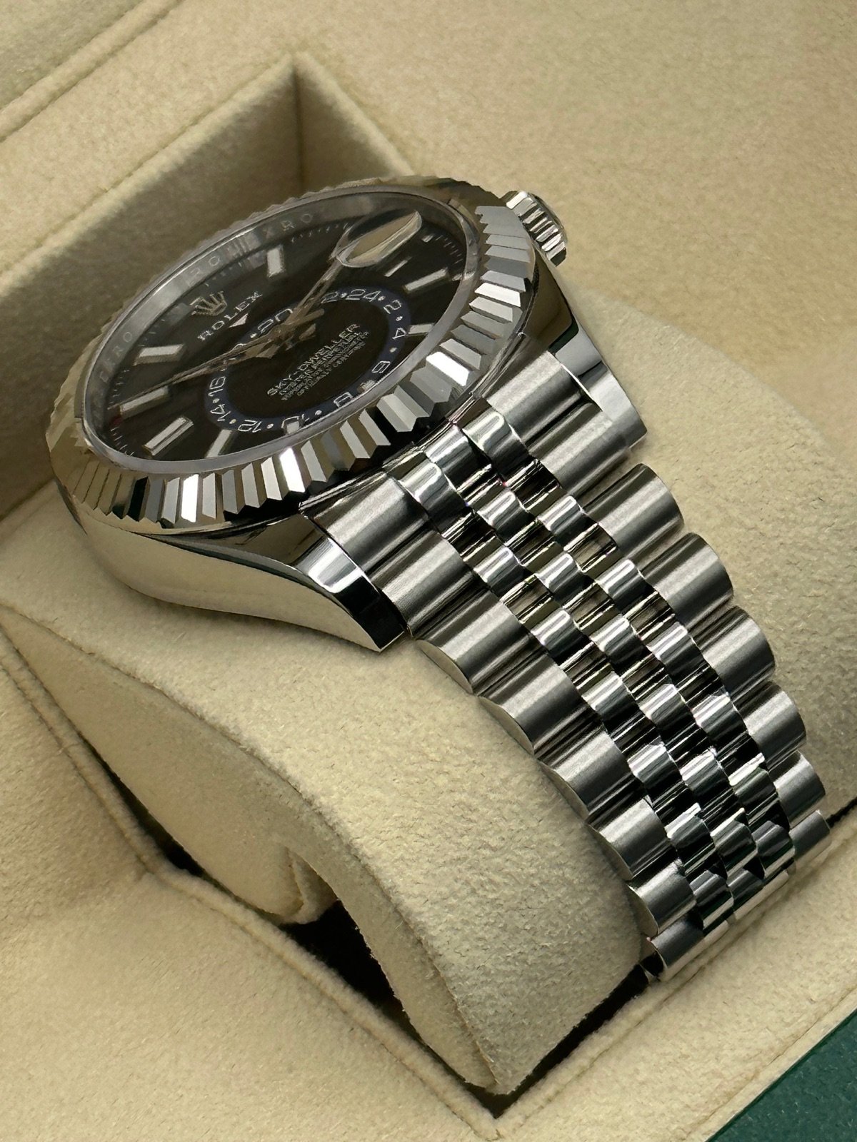 Rolex 2023 Sky-Dweller 42mm 326934 Jubilee Blue Dial (Unworn) - Image 8