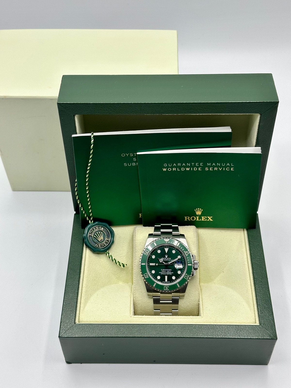 Rolex Submariner “Hulk” 40mm 116610LV Green Dial - Image 11