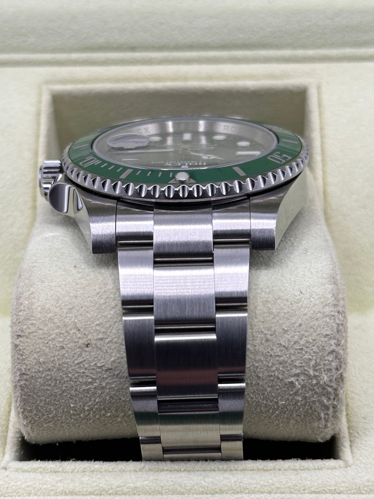 Rolex Submariner “Hulk” 40mm 116610LV Green Dial - Image 3
