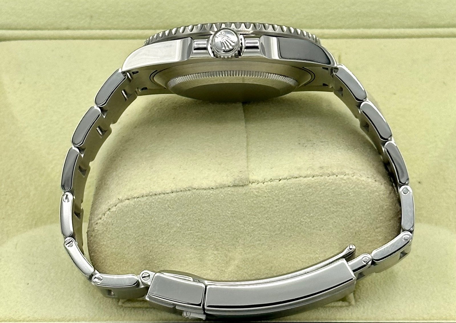 Rolex Submariner “Hulk” 40mm 116610LV Green Dial - Image 9