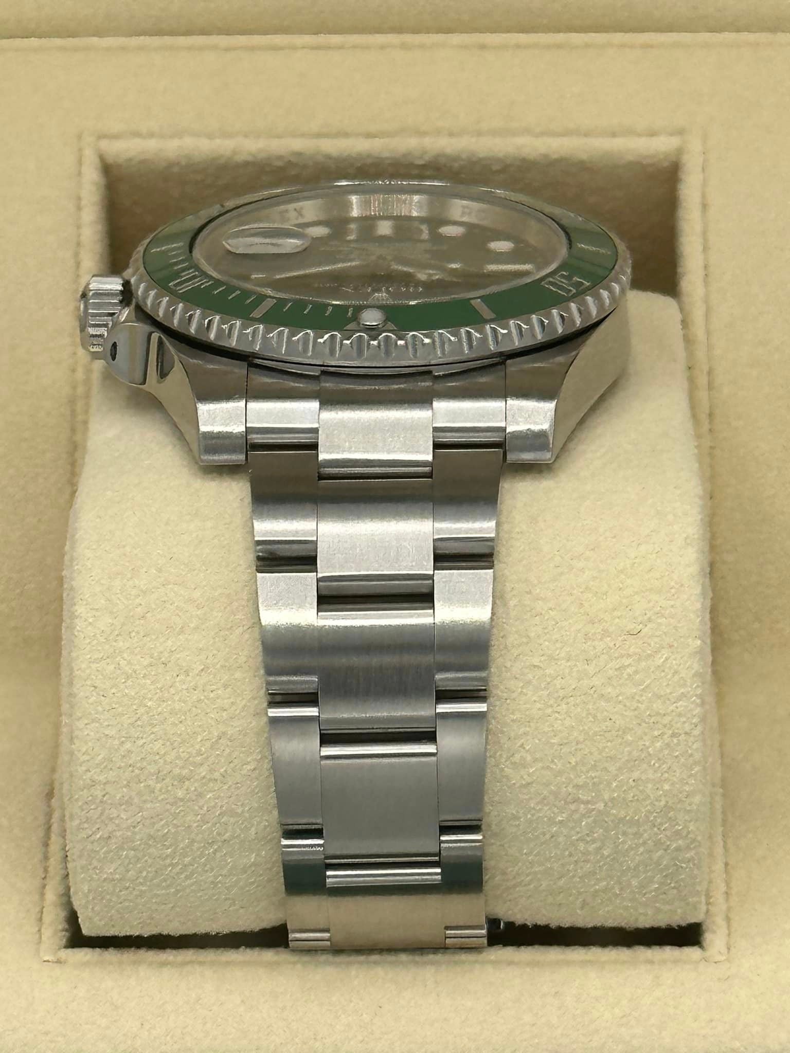 Rolex Submariner “Hulk” 40mm 116610LV Green Dial - Image 4