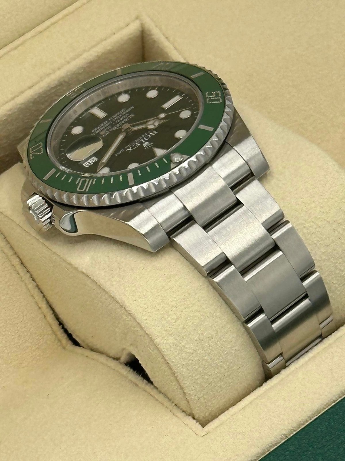 Rolex Submariner “Hulk” 40mm 116610LV Green Dial - Image 5