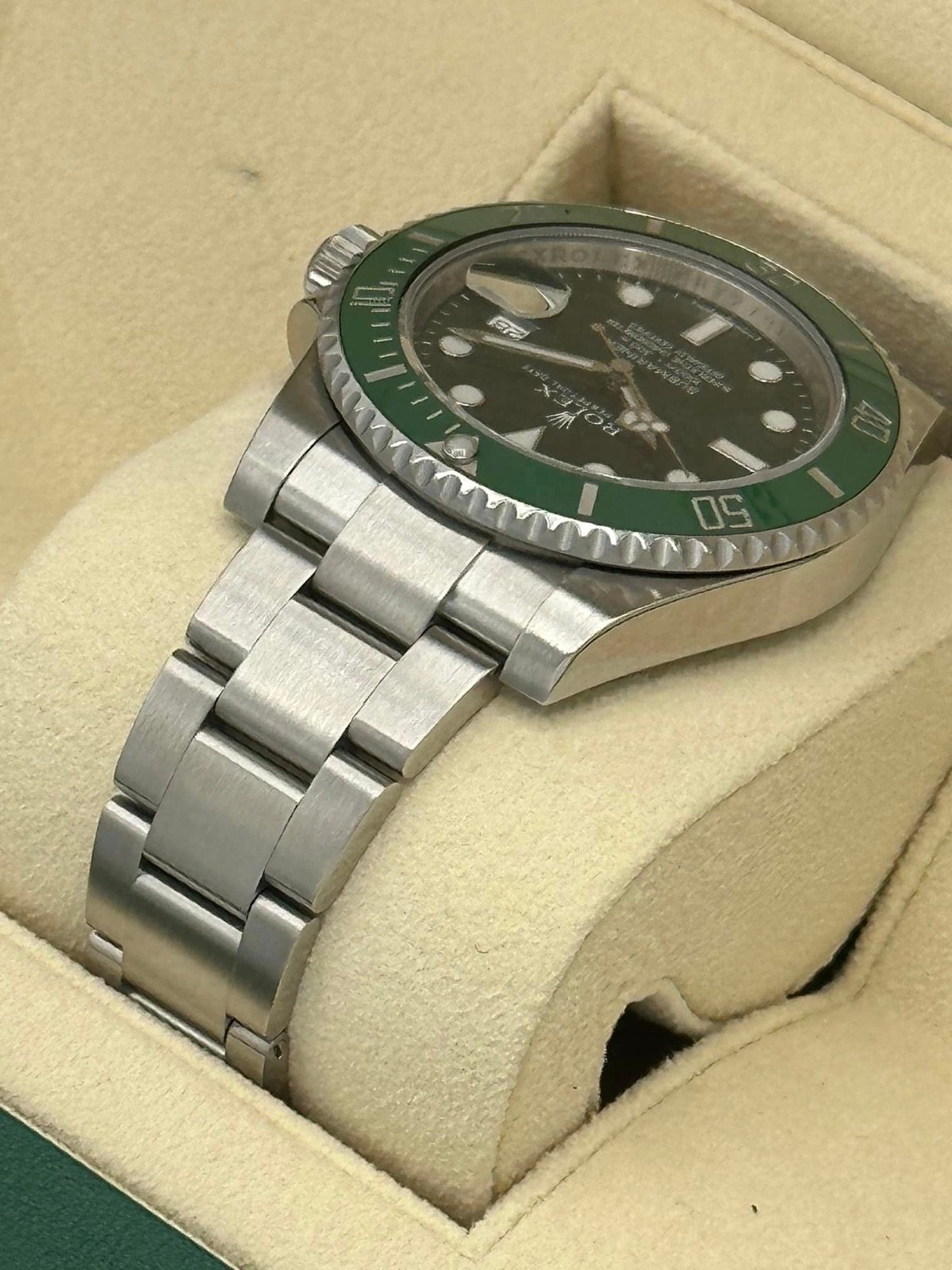 Rolex Submariner “Hulk” 40mm 116610LV Green Dial - Image 6