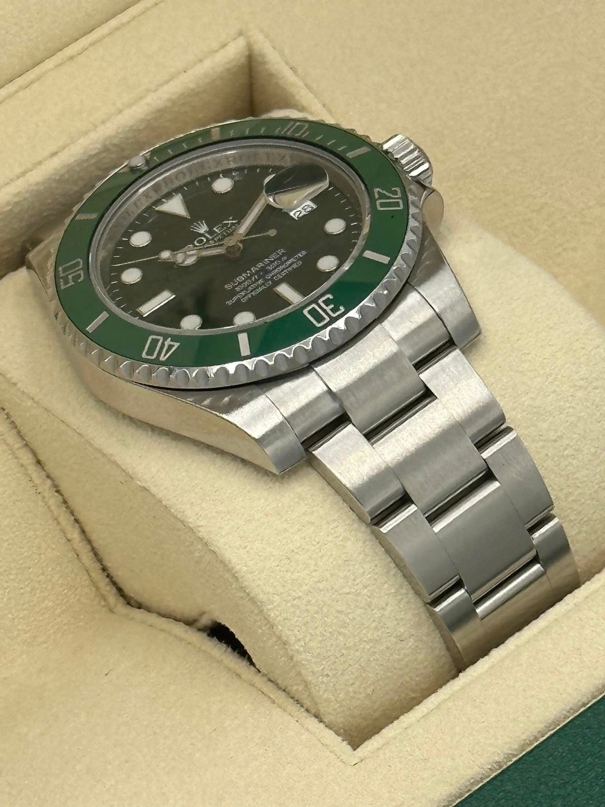 Rolex Submariner “Hulk” 40mm 116610LV Green Dial - Image 8