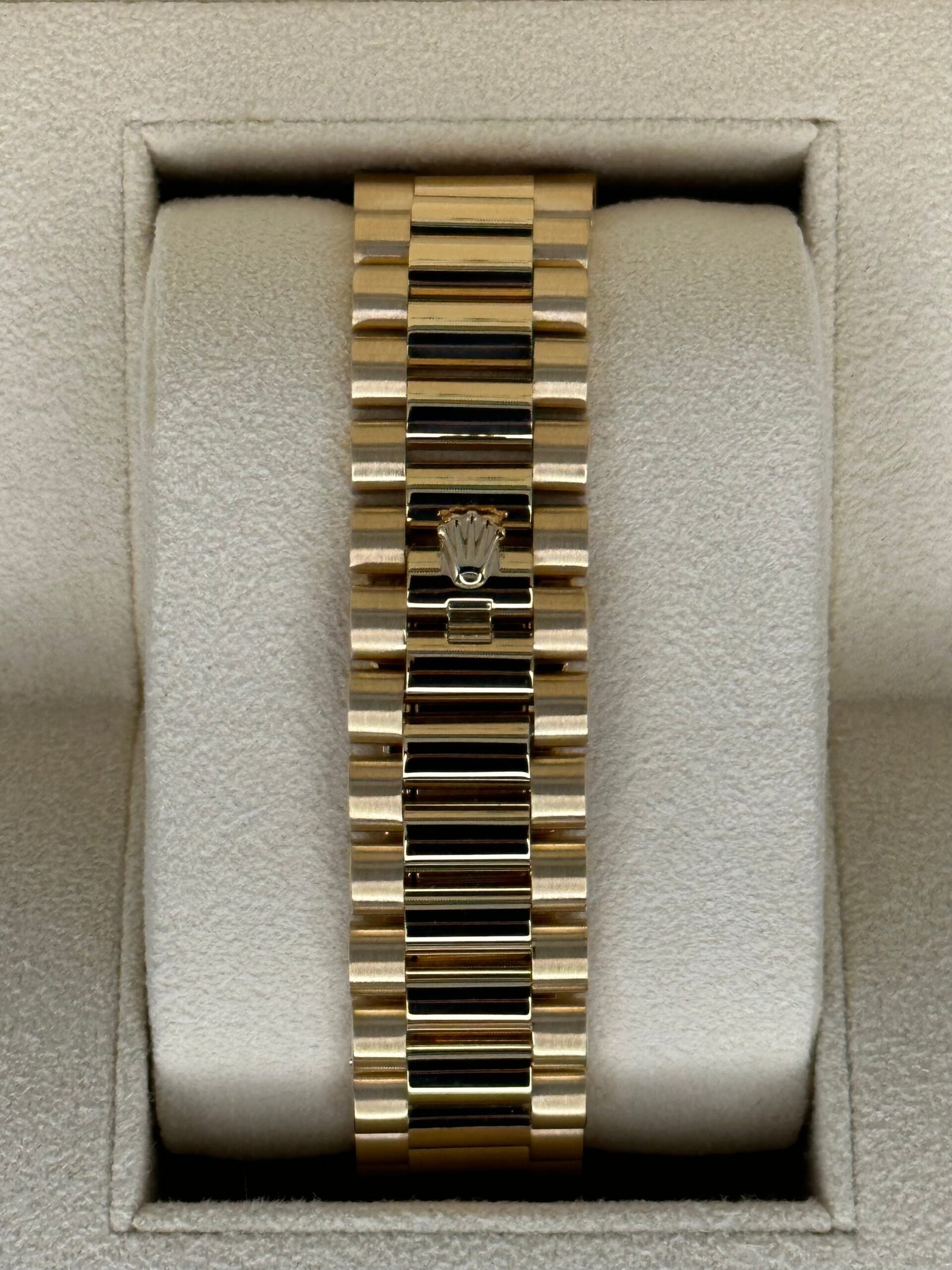 Rolex Day-Date 40mm 228238 Presidential Silver Motif Dial - Image 2