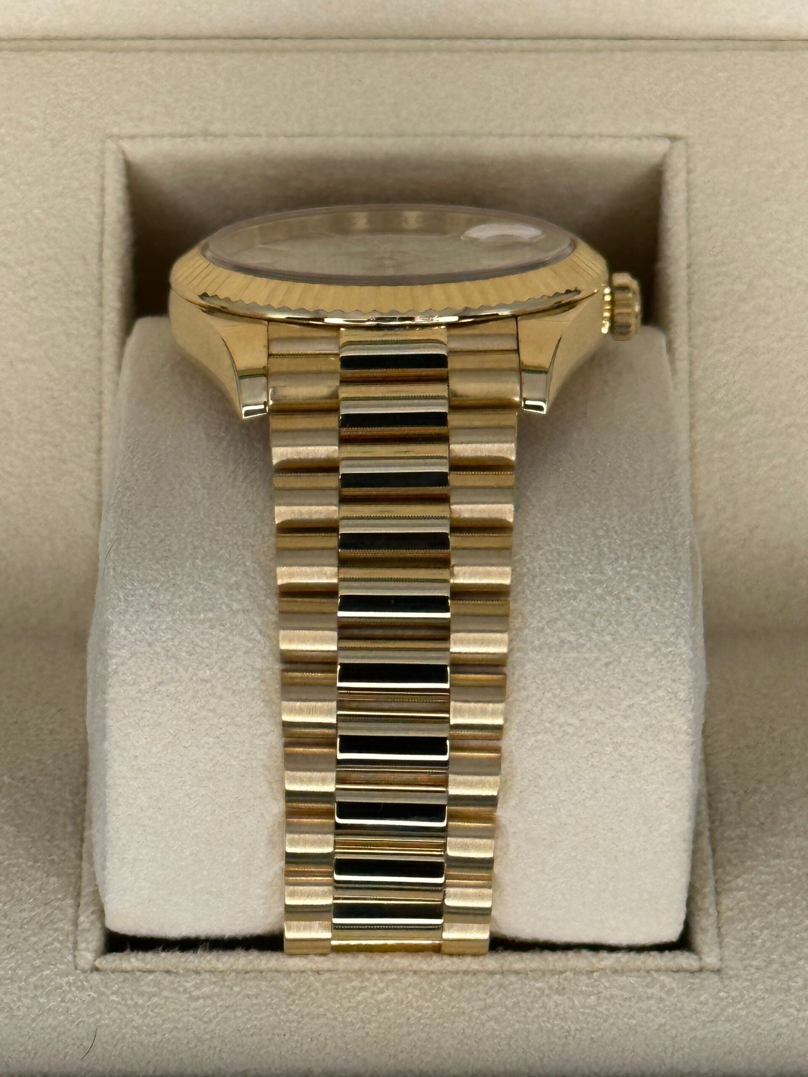 Rolex Day-Date 40mm 228238 Presidential Silver Motif Dial - Image 3