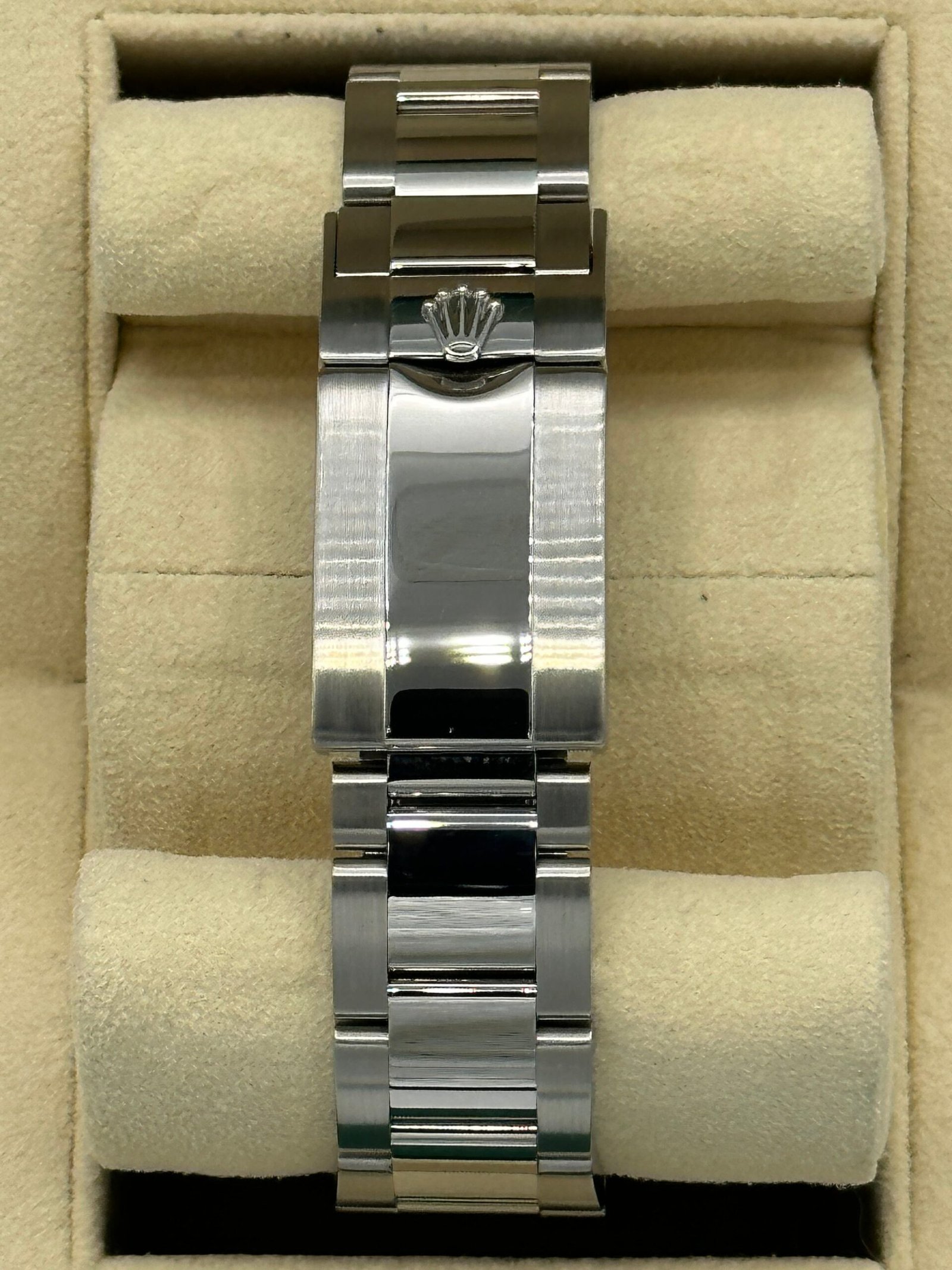 2014 Rolex GMT-Master II “Batman” 40mm 116710BLNR Oyster - Image 2