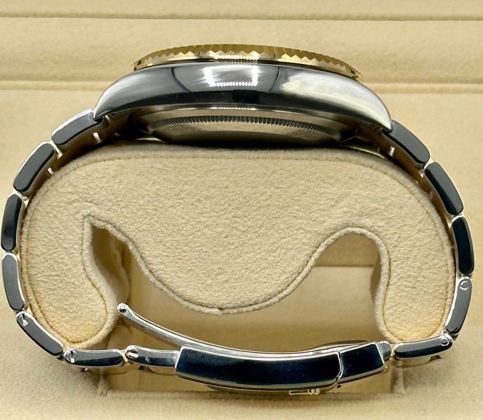 2023 Rolex Sky-Dweller 42mm 326933 Oyster Champagne Dial (Unworn) - Image 10