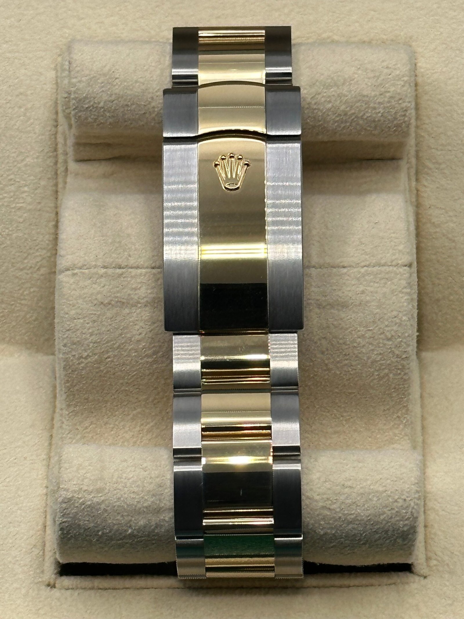 2023 Rolex Sky-Dweller 42mm 326933 Oyster Champagne Dial (Unworn) - Image 2