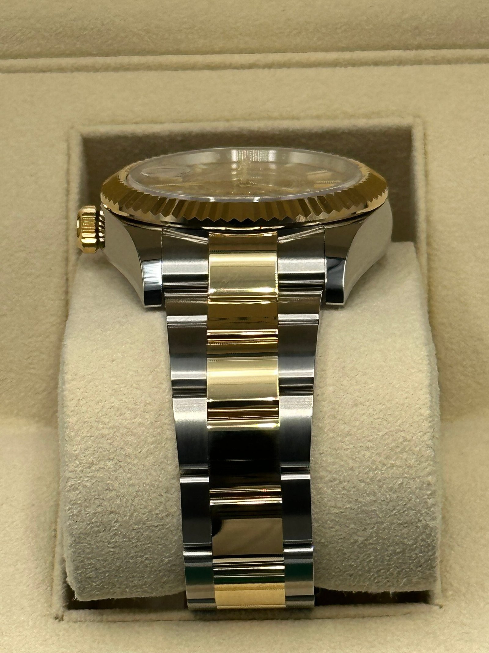 2023 Rolex Sky-Dweller 42mm 326933 Oyster Champagne Dial (Unworn) - Image 3