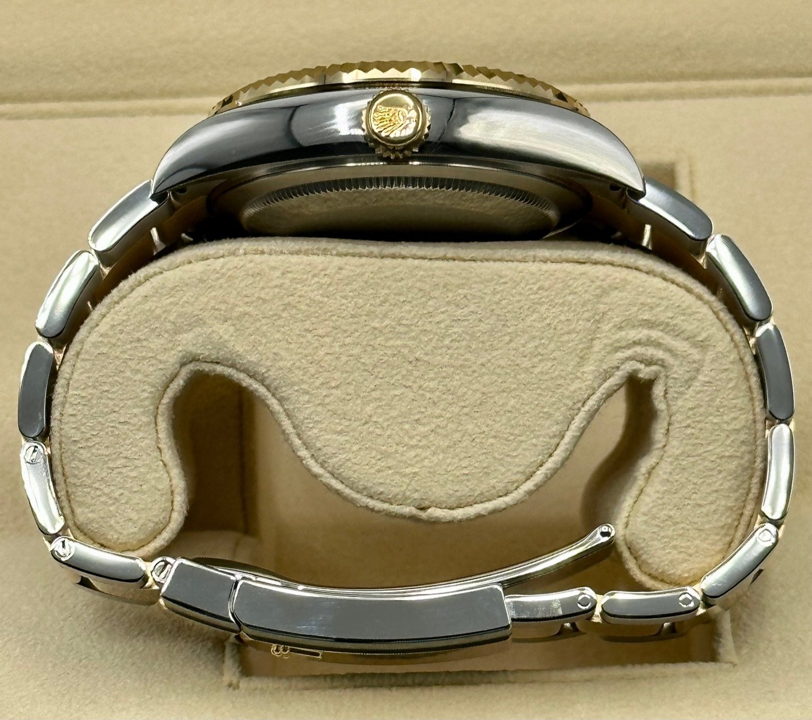 2023 Rolex Sky-Dweller 42mm 326933 Oyster Champagne Dial (Unworn) - Image 9
