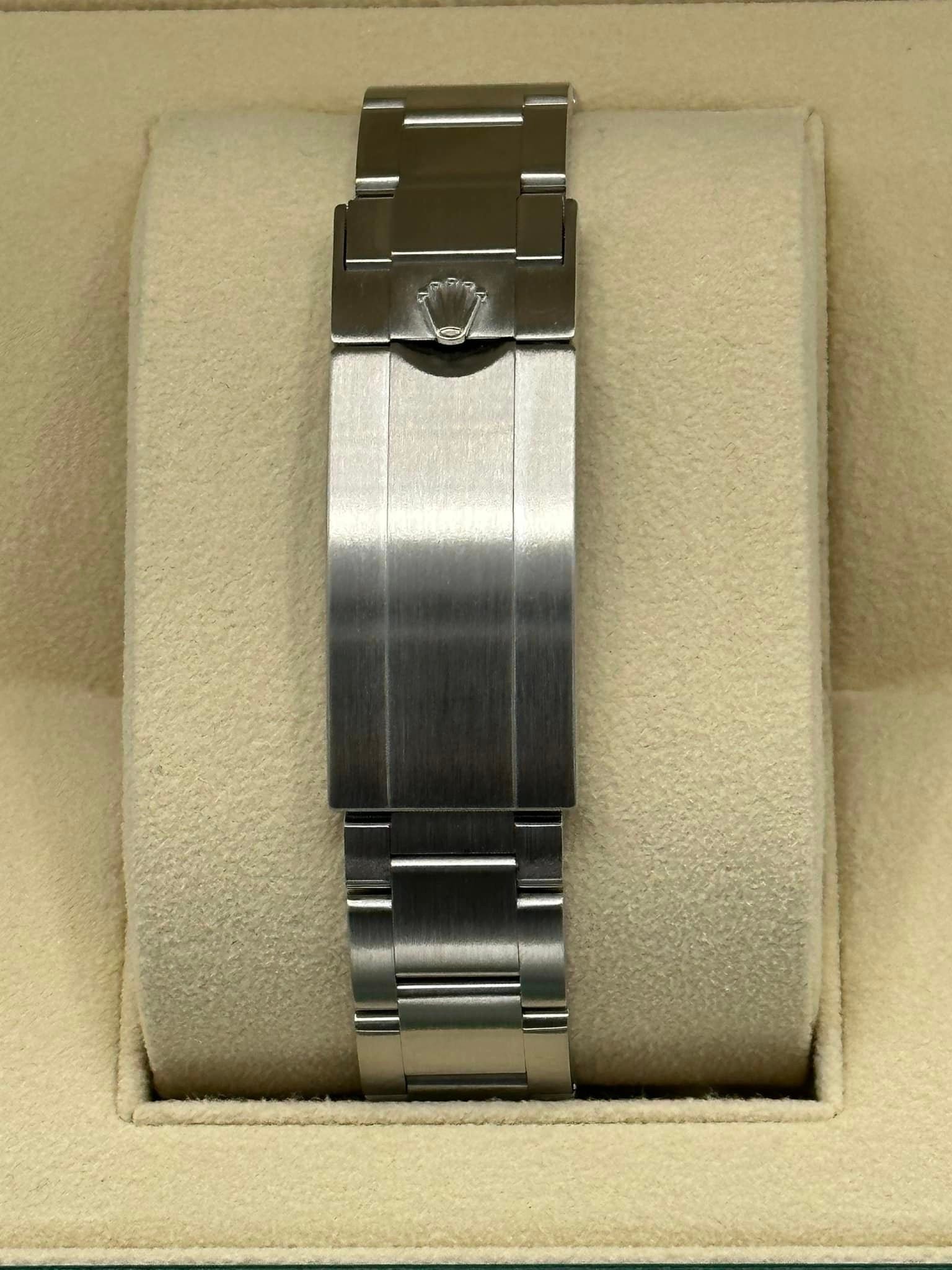 Rolex Submariner “Hulk” 40mm 116610LV Green Dial - Image 2