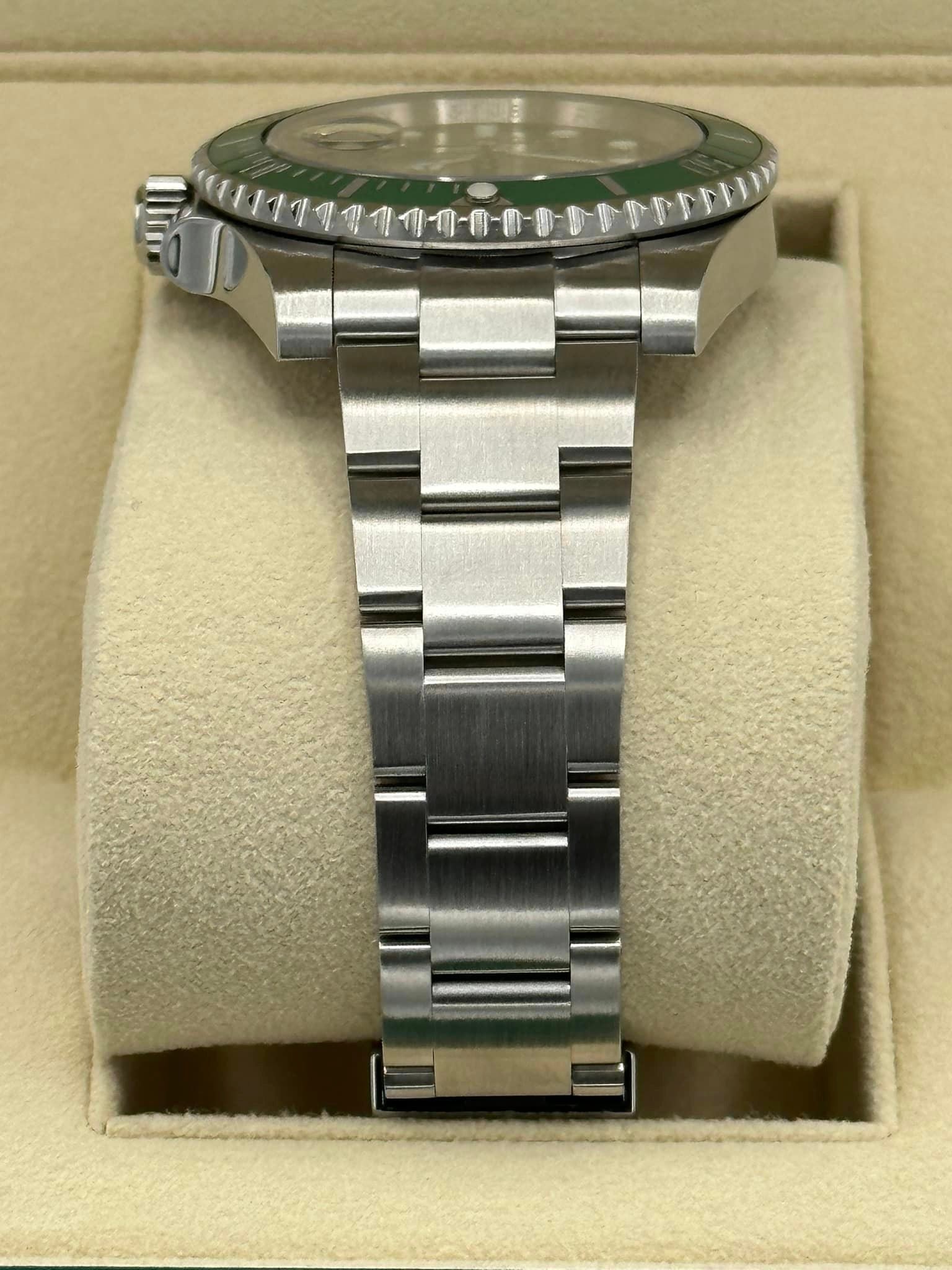 Rolex Submariner “Hulk” 40mm 116610LV Green Dial - Image 4