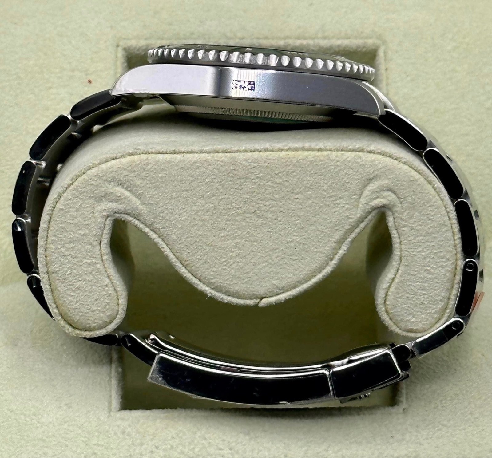 OLD STOCK 2014 Rolex Submariner “Hulk” 40mm 116610LV Green Dial (Unworn) - Image 10