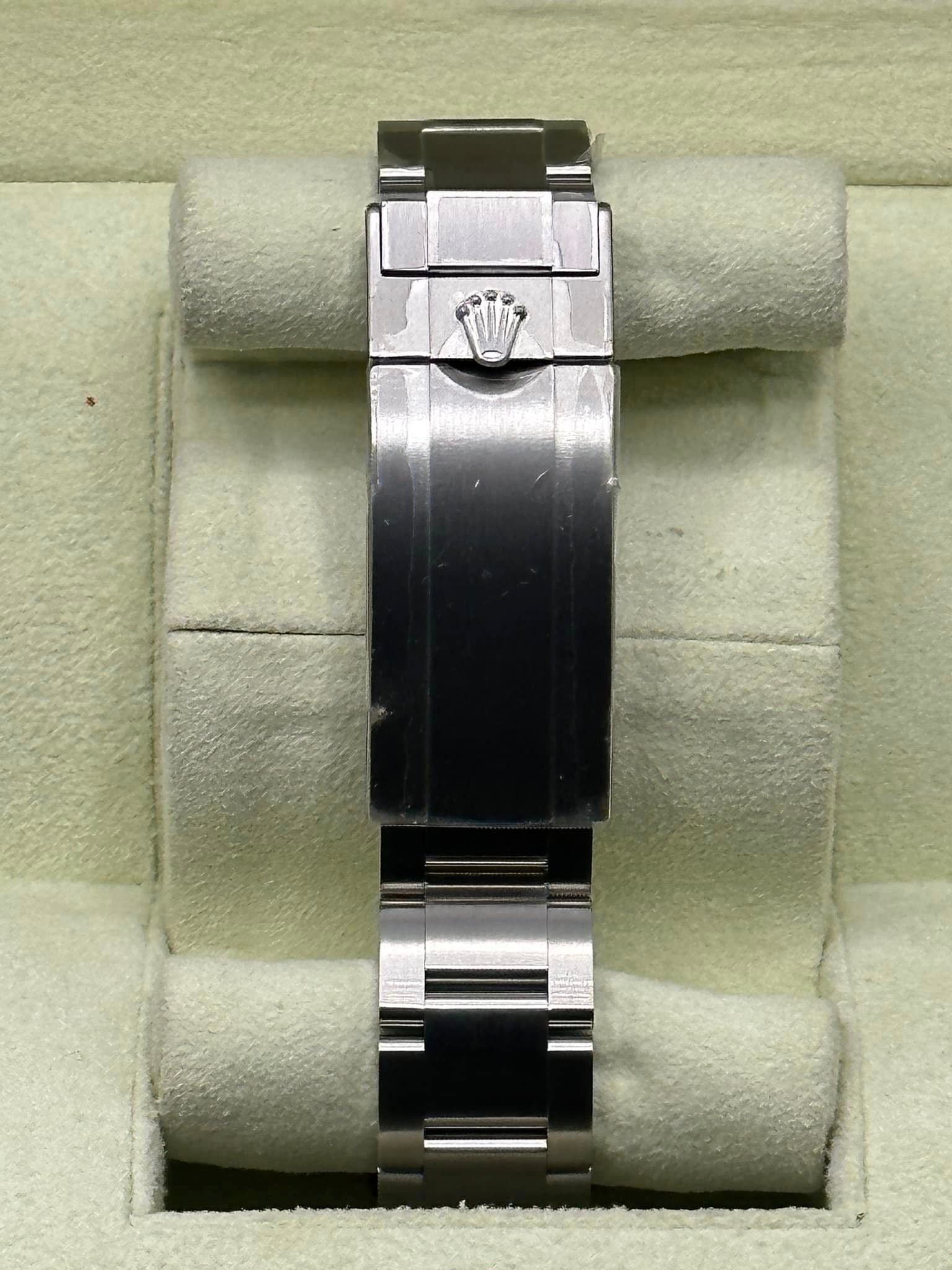 OLD STOCK 2014 Rolex Submariner “Hulk” 40mm 116610LV Green Dial (Unworn) - Image 2