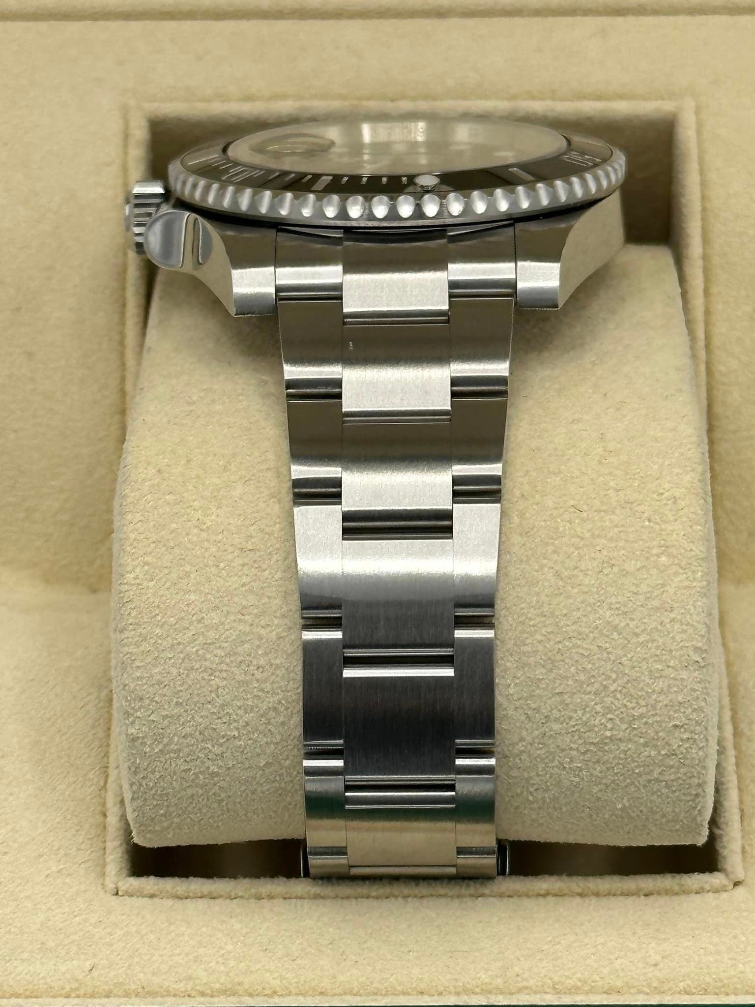 2015 Rolex Submariner 40mm 116610LN Stainless Steel Black Dial - Image 4