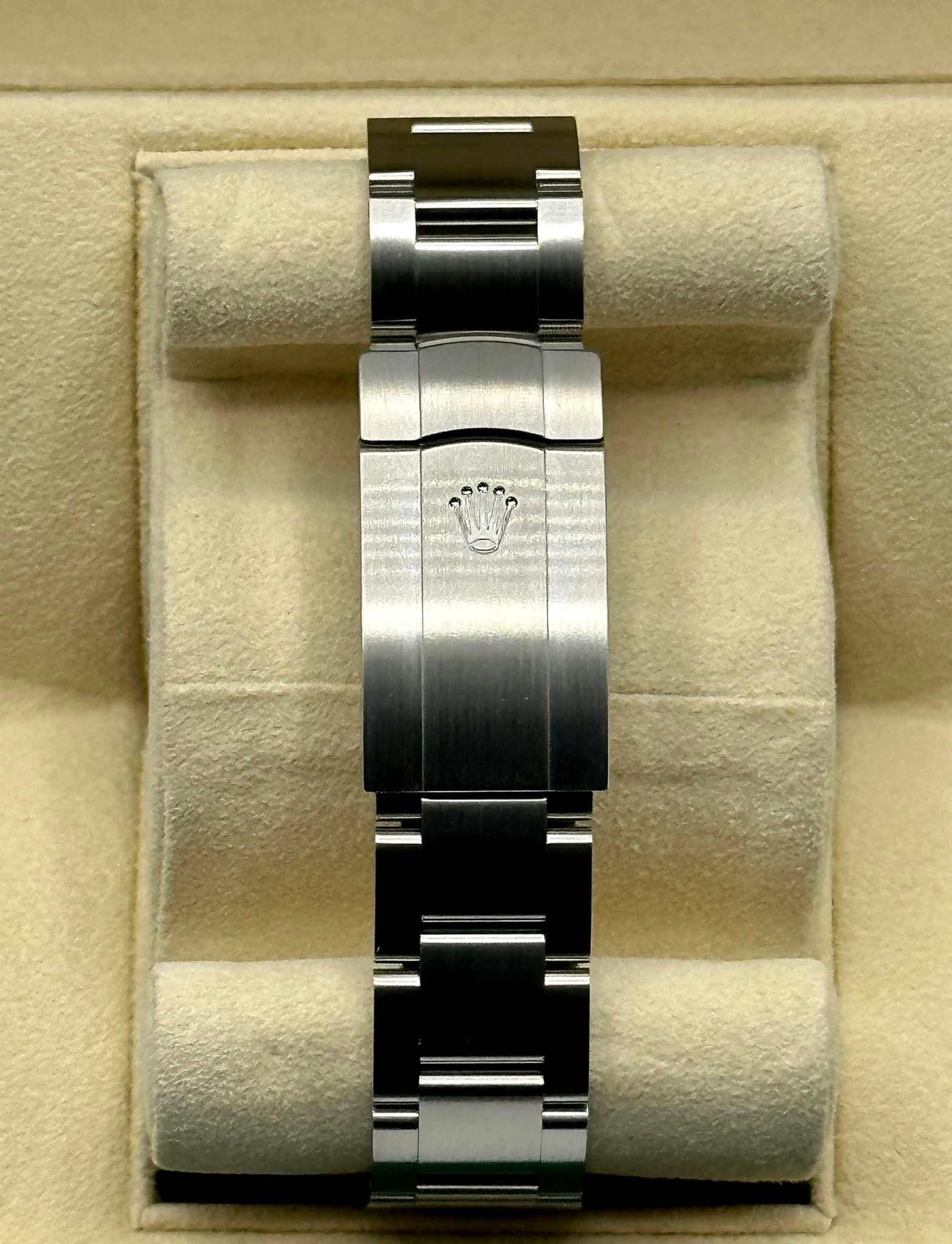 2017 Oyster Perpetual 39mm 114300 Grey Dial - Image 2