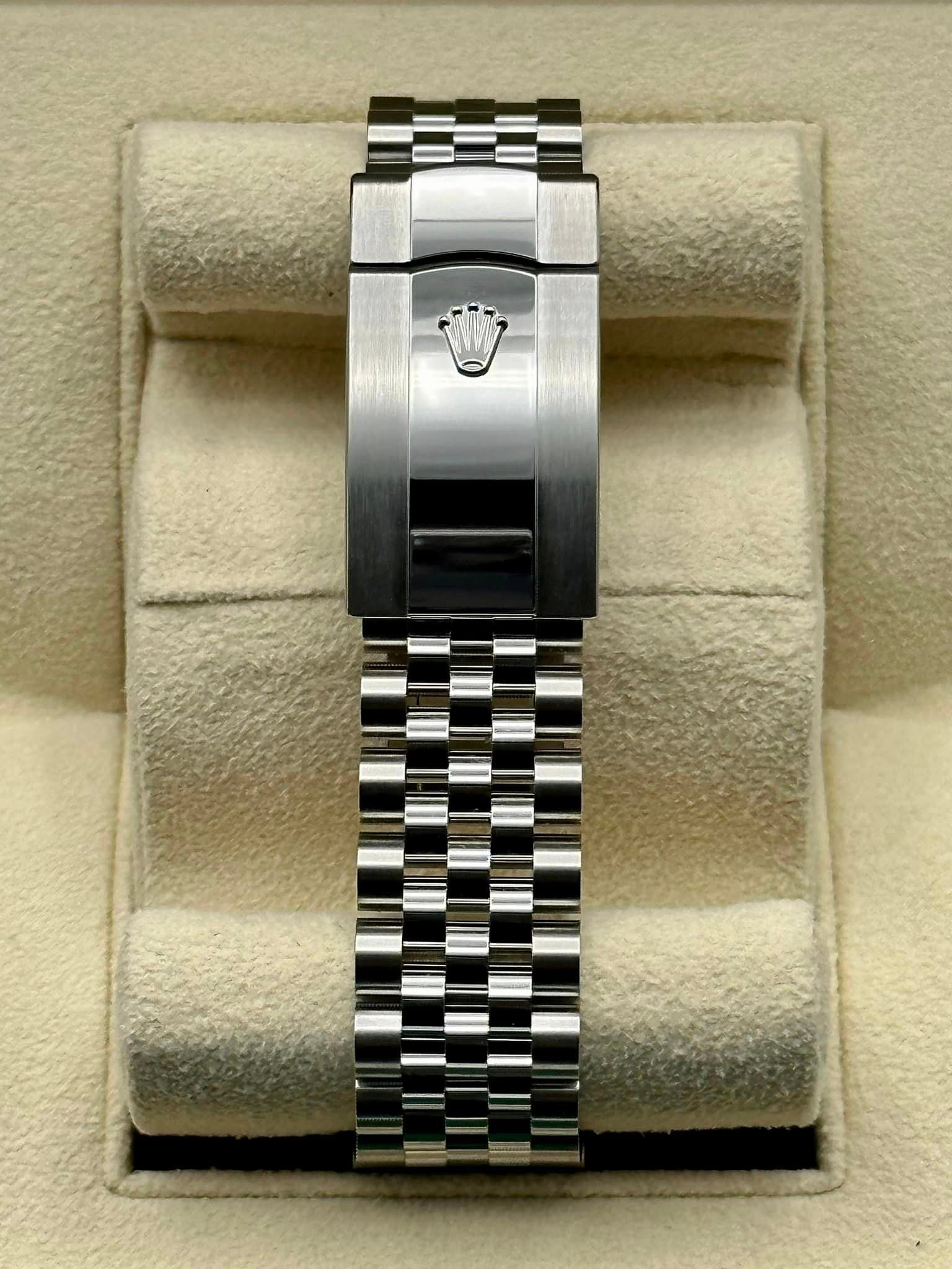 Rolex 2023 Datejust 36mm 126200 Jubilee Mint Green Dial (Unworn) - Image 2
