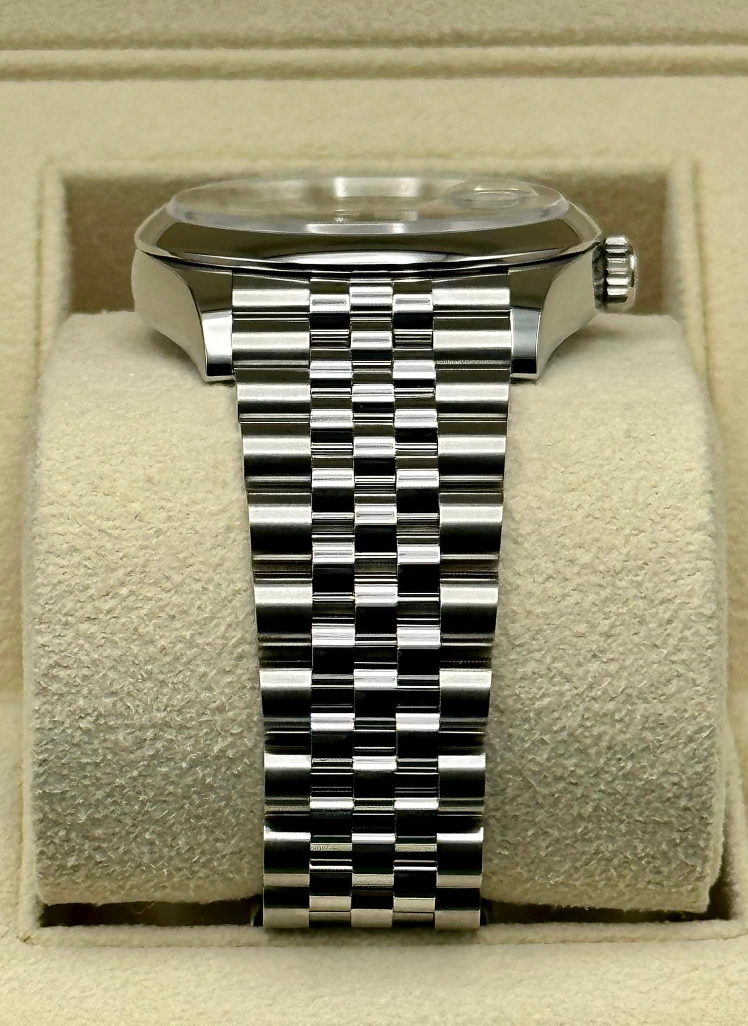 Rolex 2023 Datejust 36mm 126200 Jubilee Mint Green Dial (Unworn) - Image 3