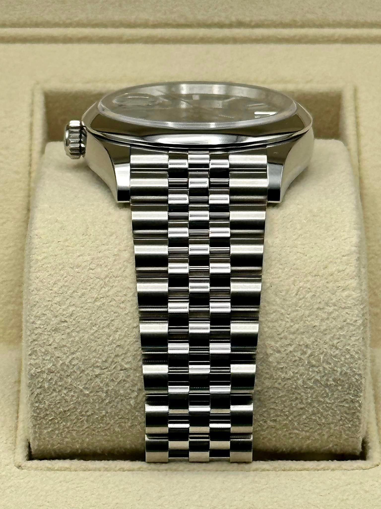 Rolex 2023 Datejust 36mm 126200 Jubilee Mint Green Dial (Unworn) - Image 4