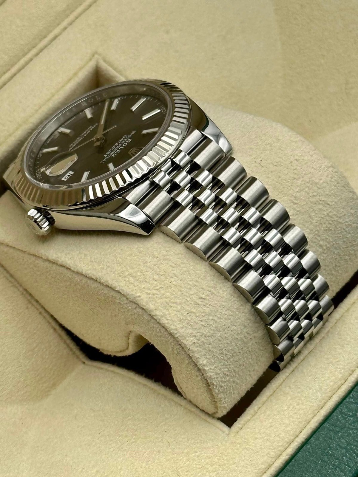 2017 Datejust 41mm 126334 Jubilee Rhodium Dial - Image 6
