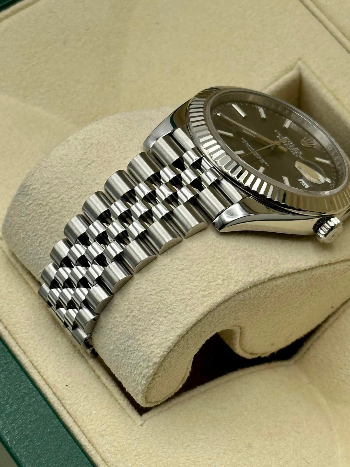 2017 Datejust 41mm 126334 Jubilee Rhodium Dial - Image 7
