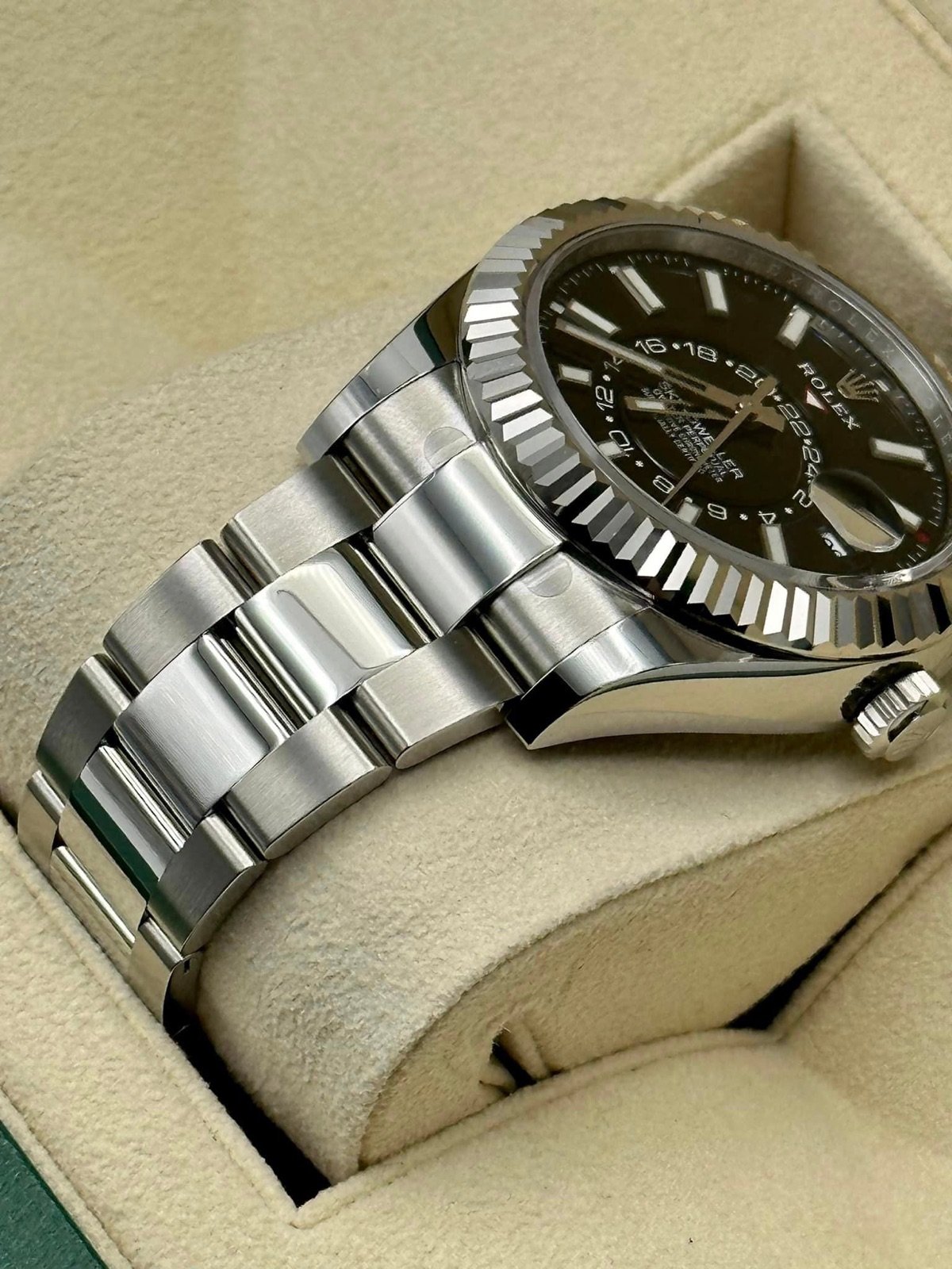 2023 Sky-Dweller 42mm 326934 Oyster Black Dial (Unworn) - Image 6