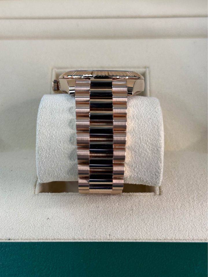 2021 Rolex Day-Date 40mm 228235 Rose Gold Chocolate Diamond Baguette - Image 4