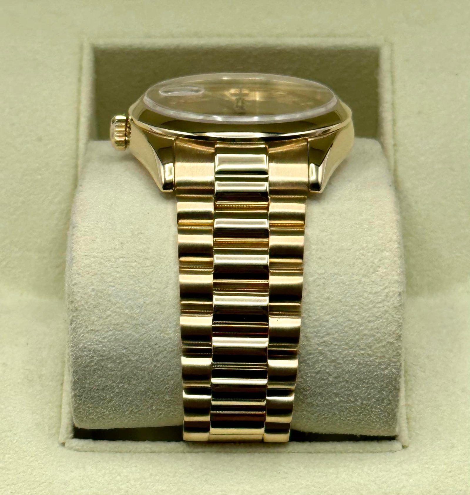 2000 Rolex Day-Date 36mm 118208 Presidential Champagne Wave Dial - Image 4